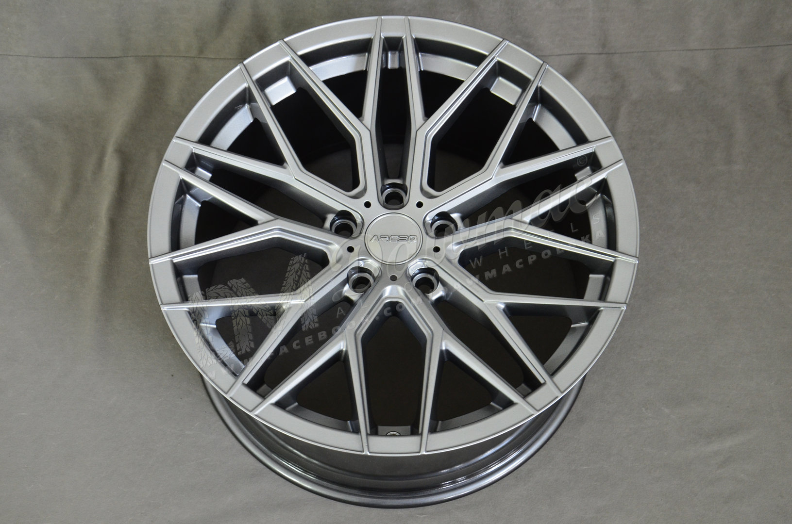 Arceo Valencia 19" 9,5J ET40 5x112 Hyper Black - obrazek 5