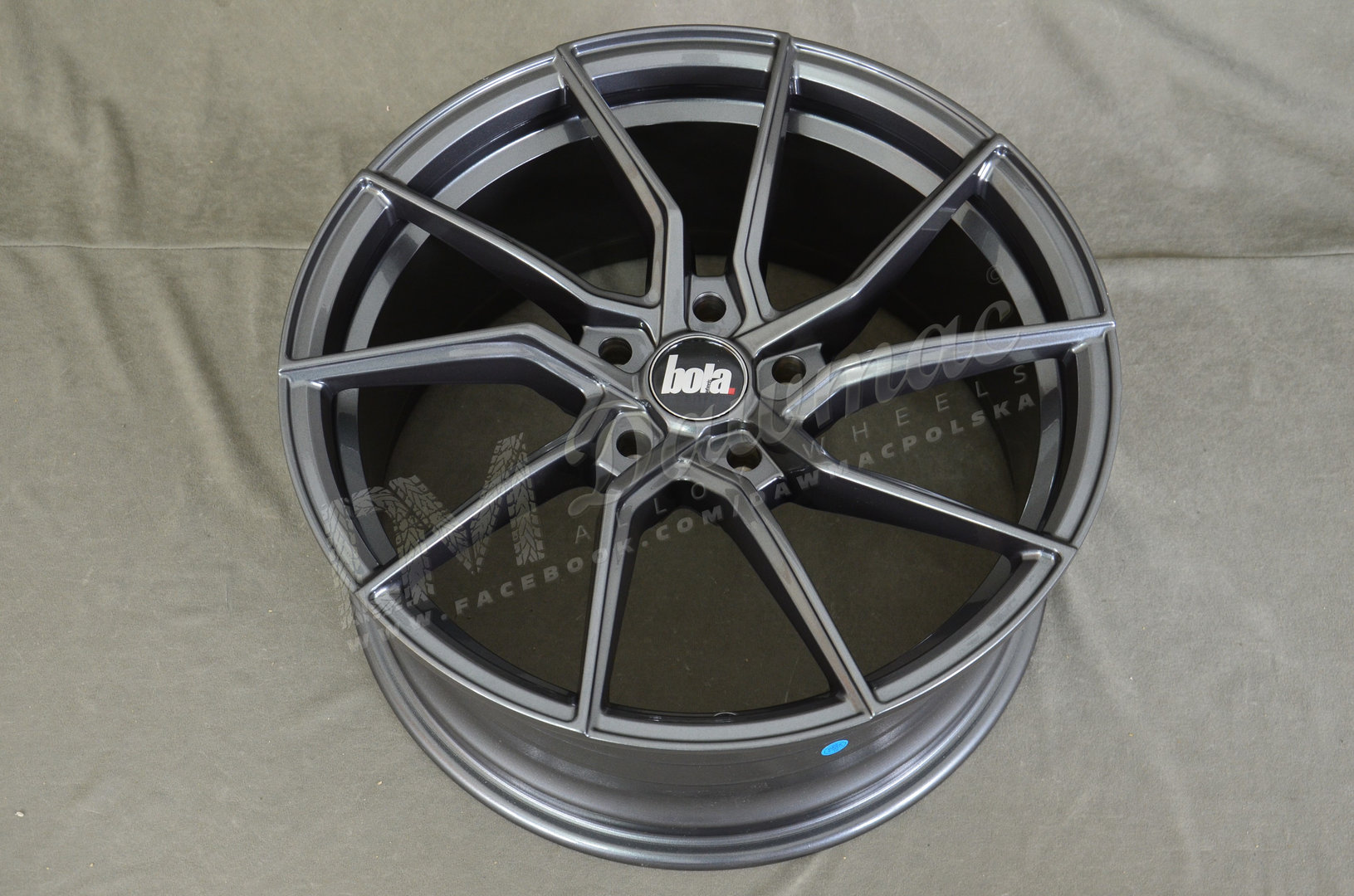 BOLA B25 19" 8,5J ET25-45 + 9,5J ET25-45 5x98-5x120 Gloss Gunmetal - obrazek 5