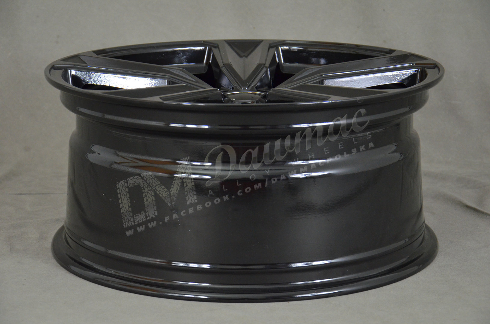 Carbonado Blast 19" 8,5J ET35 5x112 Black Glossy - obrazek 6