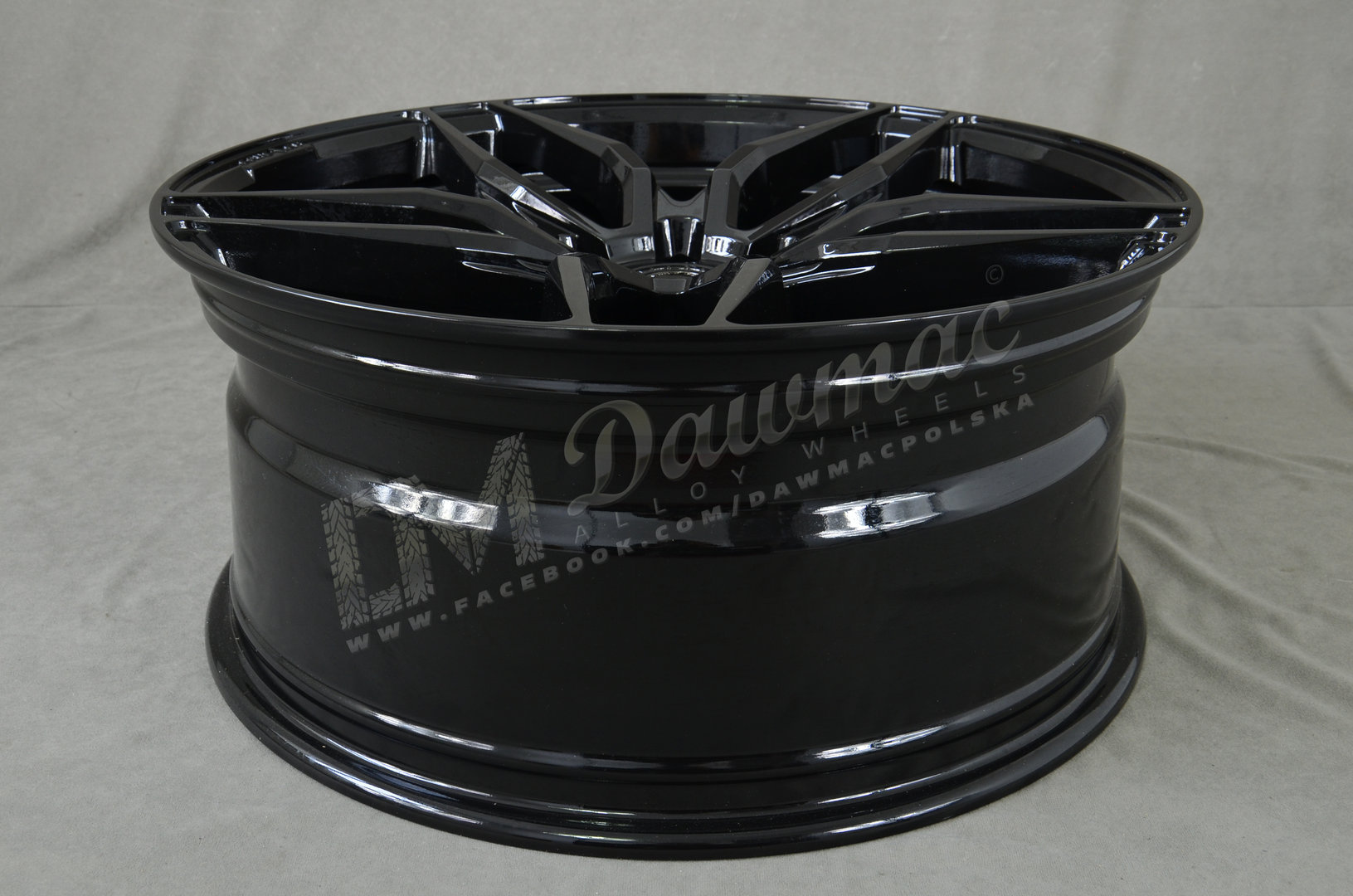 Concaver CVR2 19" 10J ET20-ET51 BLANK Platinum Black - obrazek 6