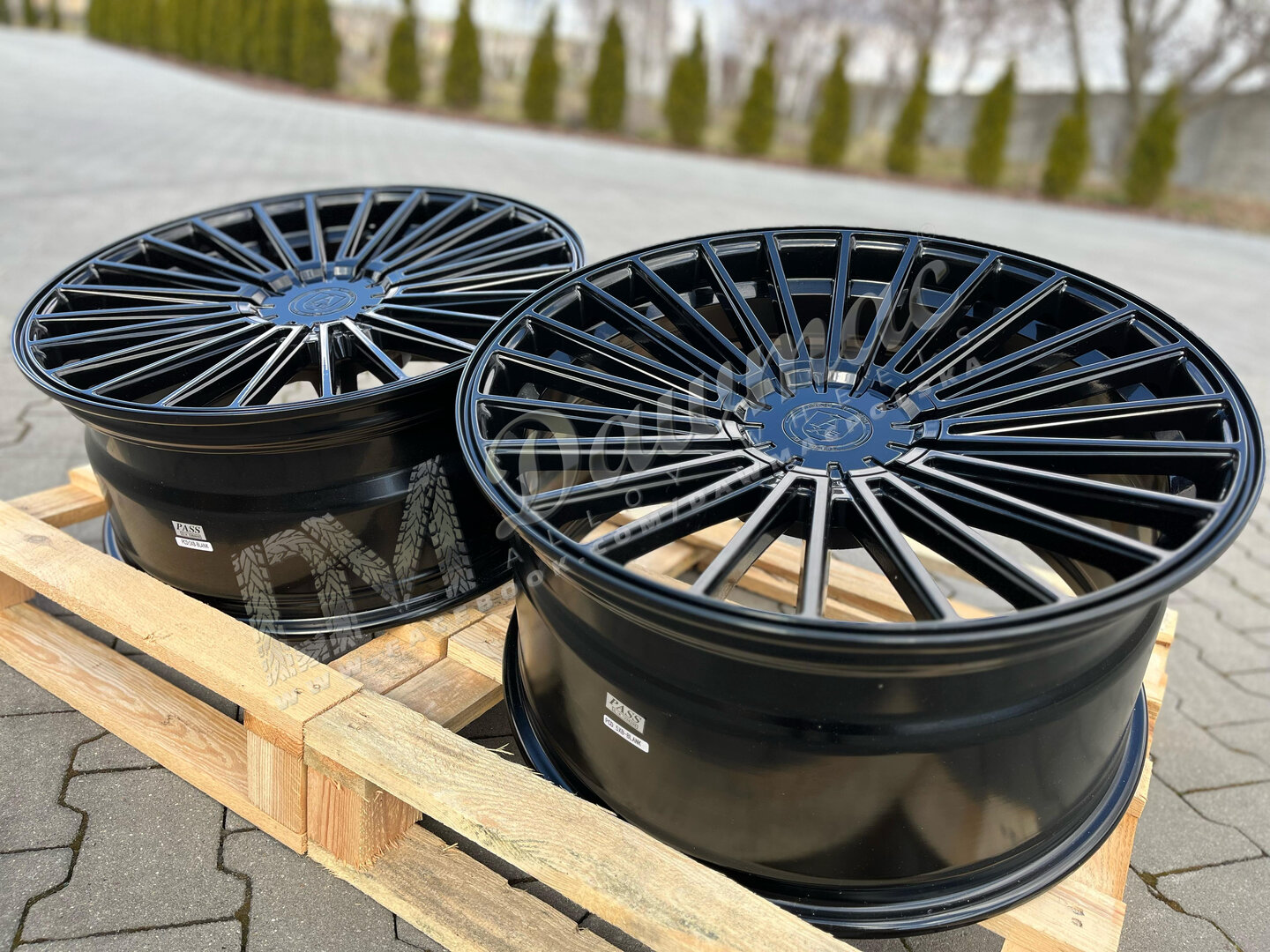 AXE EX50 21" 9J ET25 + 10,5J ET40 5x112 Gloss Black - obrazek 6