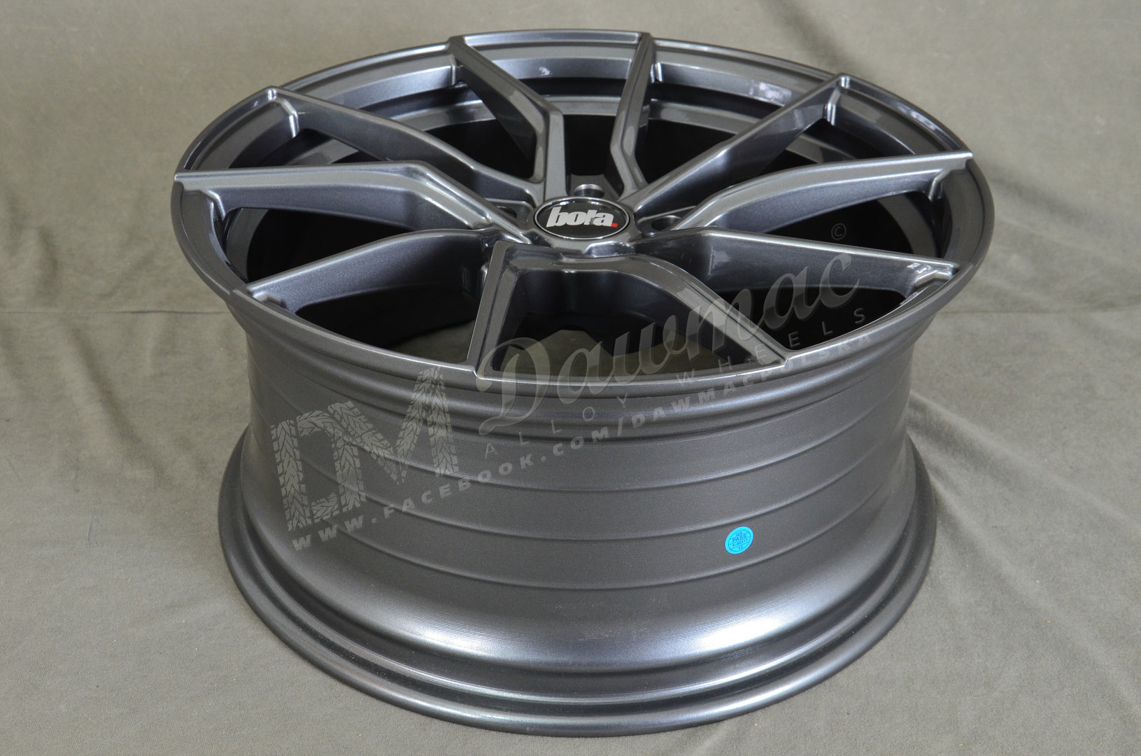 BOLA B25 17" 7,5J ET40-45 5x98-5x120 Gloss Gunmetal - obrazek 6