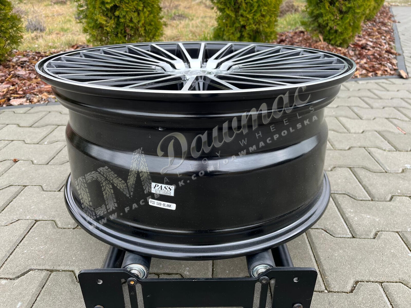 AXE EX50 20" 10J ET45 5x108-6x120 Gloss Black Polished - obrazek 6
