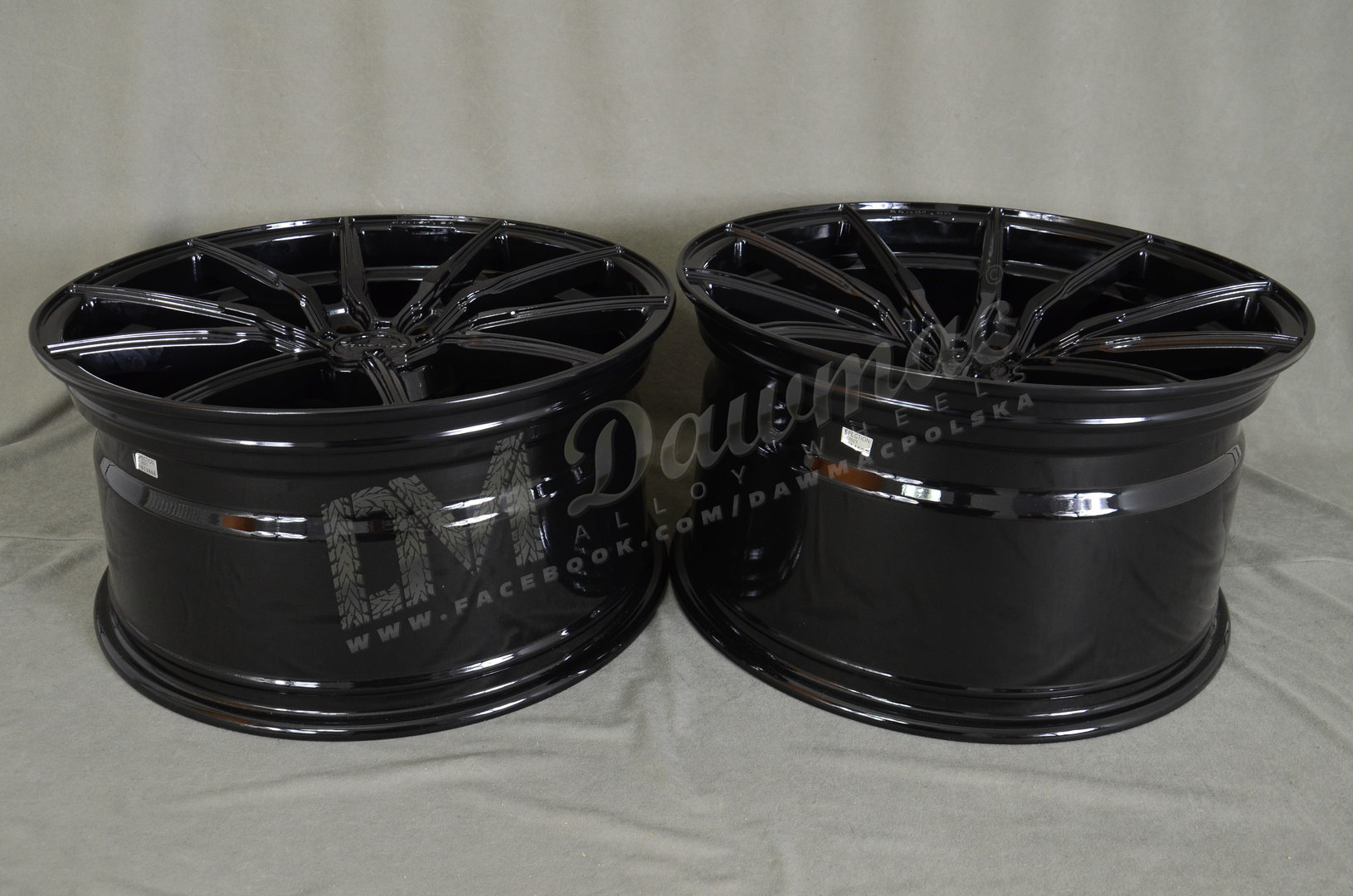 Concaver CVR4 20" 10,5J ET15-ET45 BLANK Platinum Black - obrazek 7