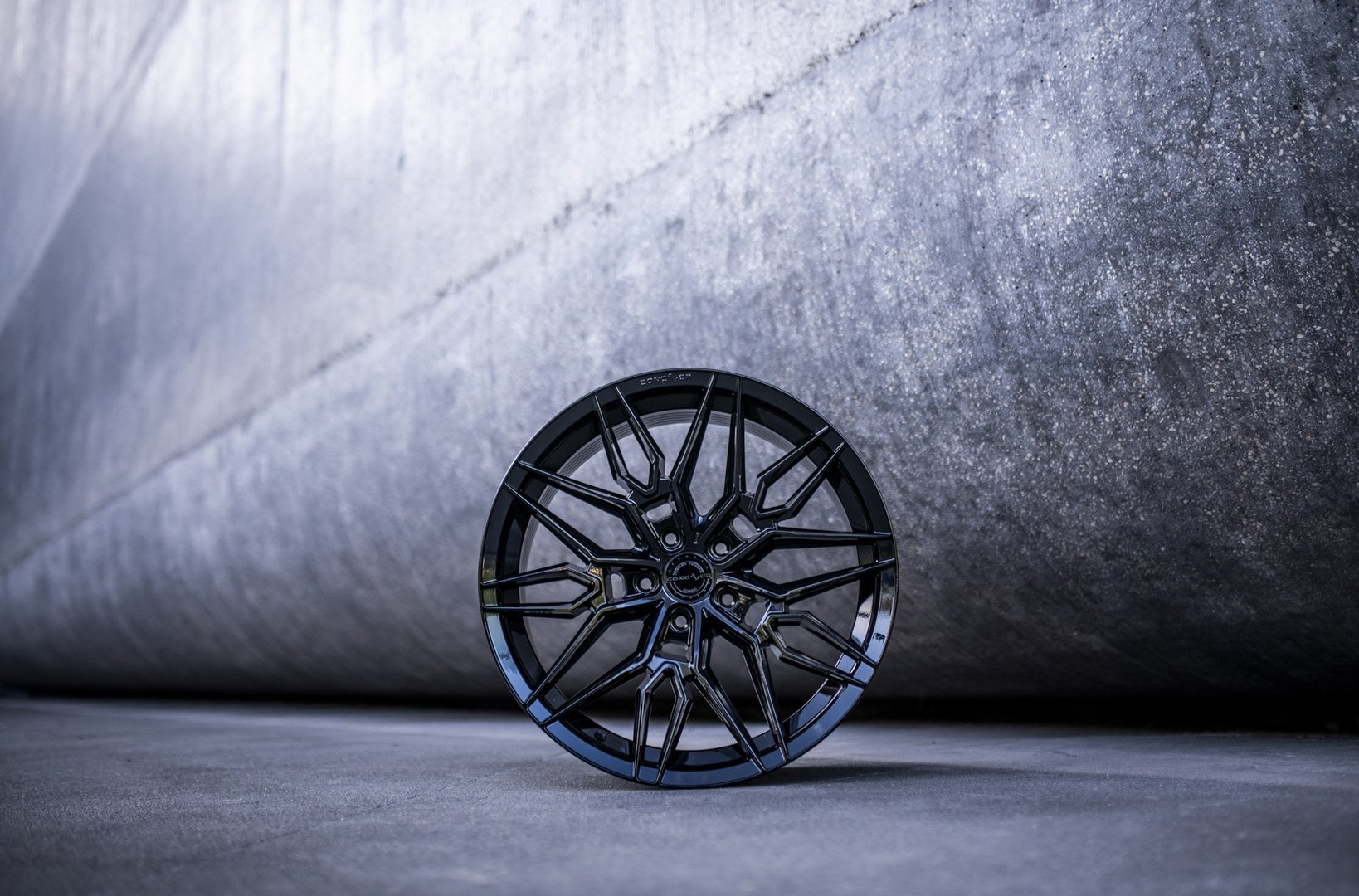 Concaver CVR6 20" 8J ET20-ET40 BLANK Platinum Black - obrazek 3