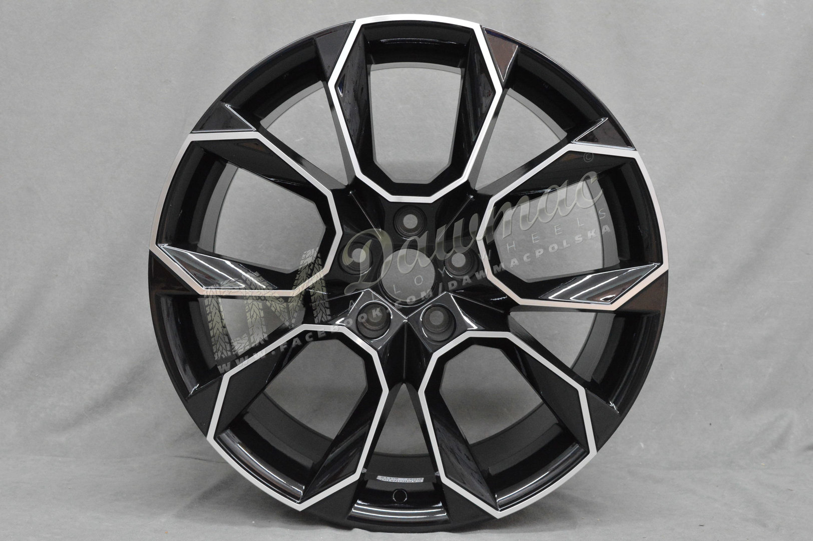 Carbonado Beast 19" 8,5J ET43 5x112 Black Front Polished - obrazek 2