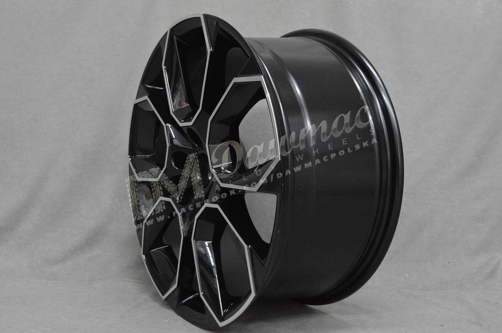 Carbonado Beast 19" 8,5J ET43 5x112 Black Front Polished - obrazek 3