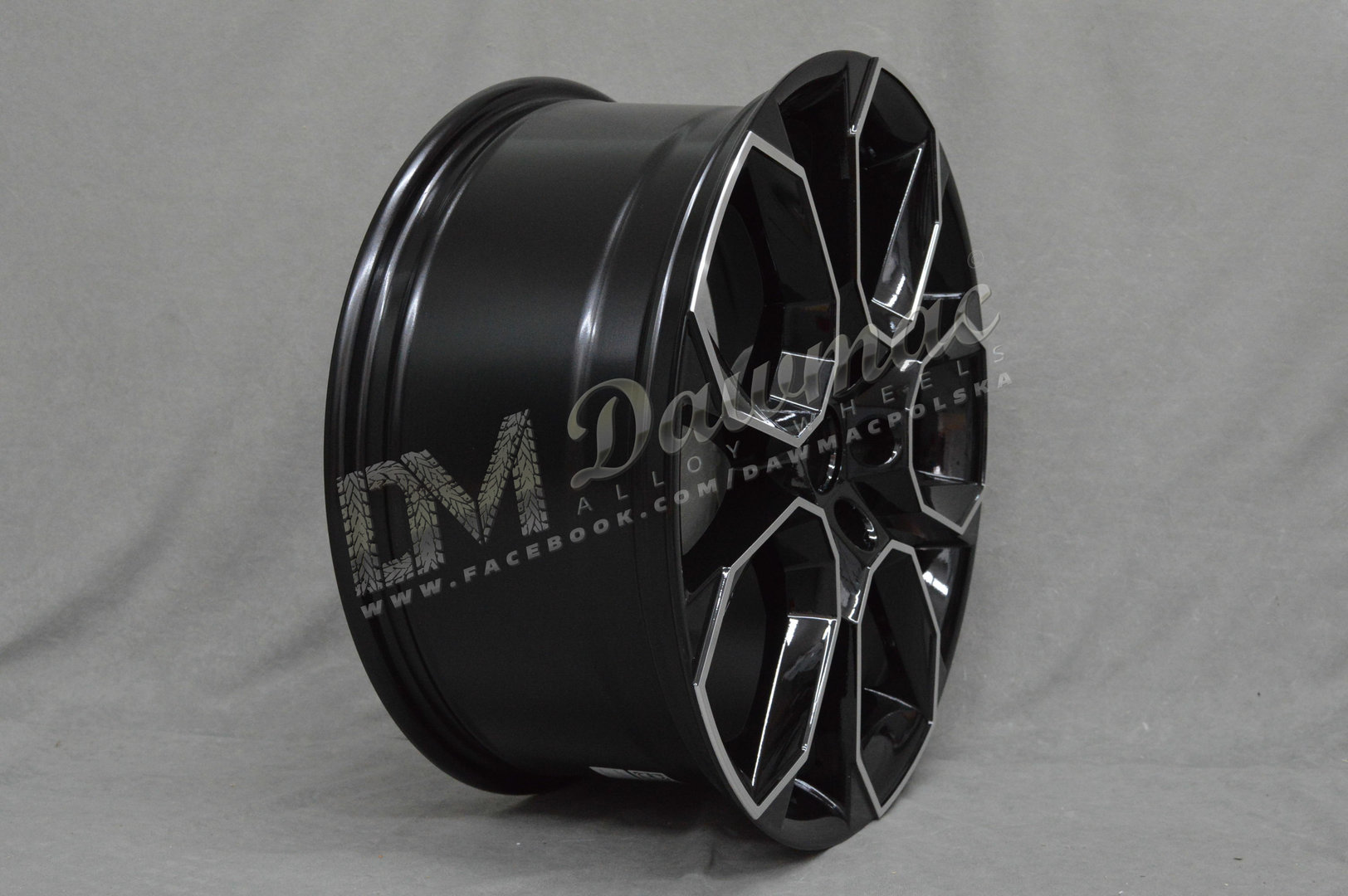 Carbonado Beast 19" 8,5J ET43 5x112 Black Front Polished - obrazek 4