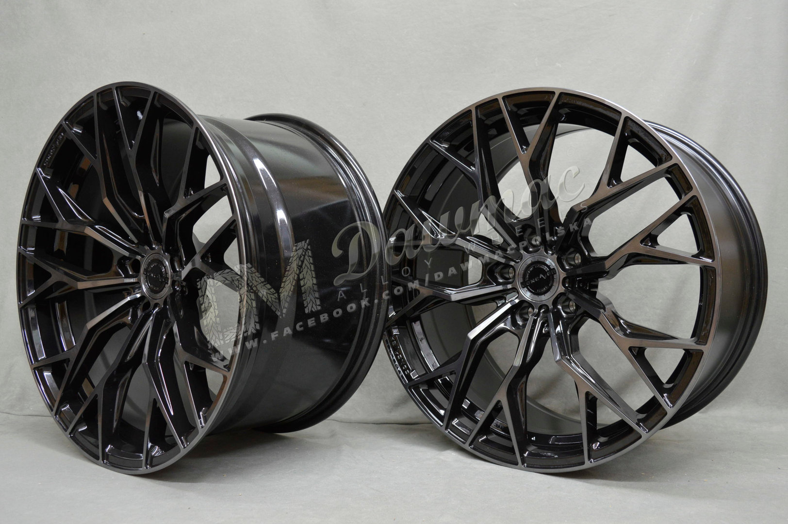 Concaver CVR1 20" 8,5J ET20-ET45 + 9,5J ET22-ET44 BLANK Double Tinted Black - obrazek 4