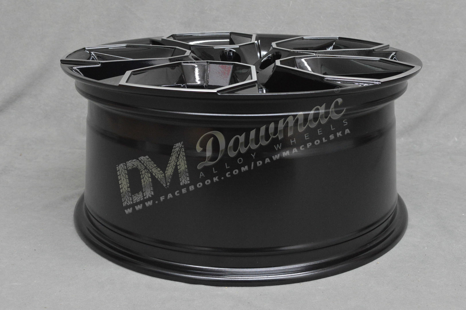 Carbonado Beast 19" 8,5J ET43 5x112 Black Front Polished - obrazek 7