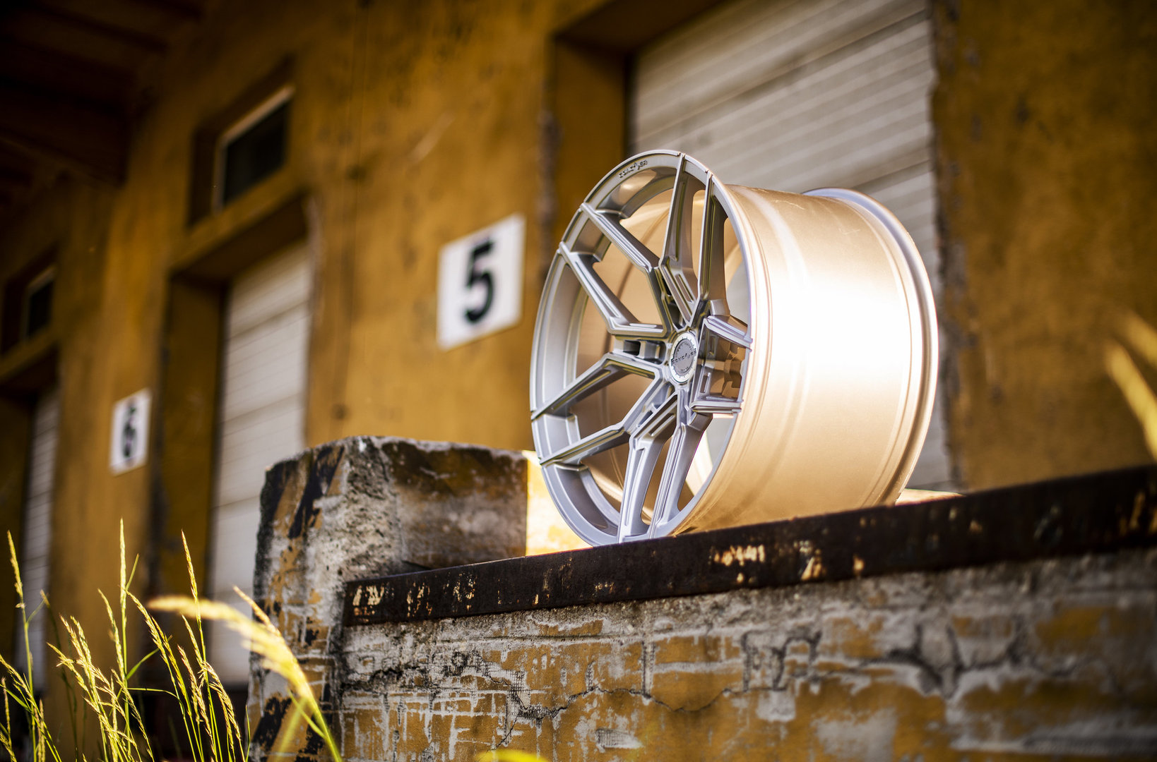 Concaver CVR5 20" 8.5J ET20-ET45 + 11J ET0-ET30 BLANK Brushed Titanium - obrazek 4