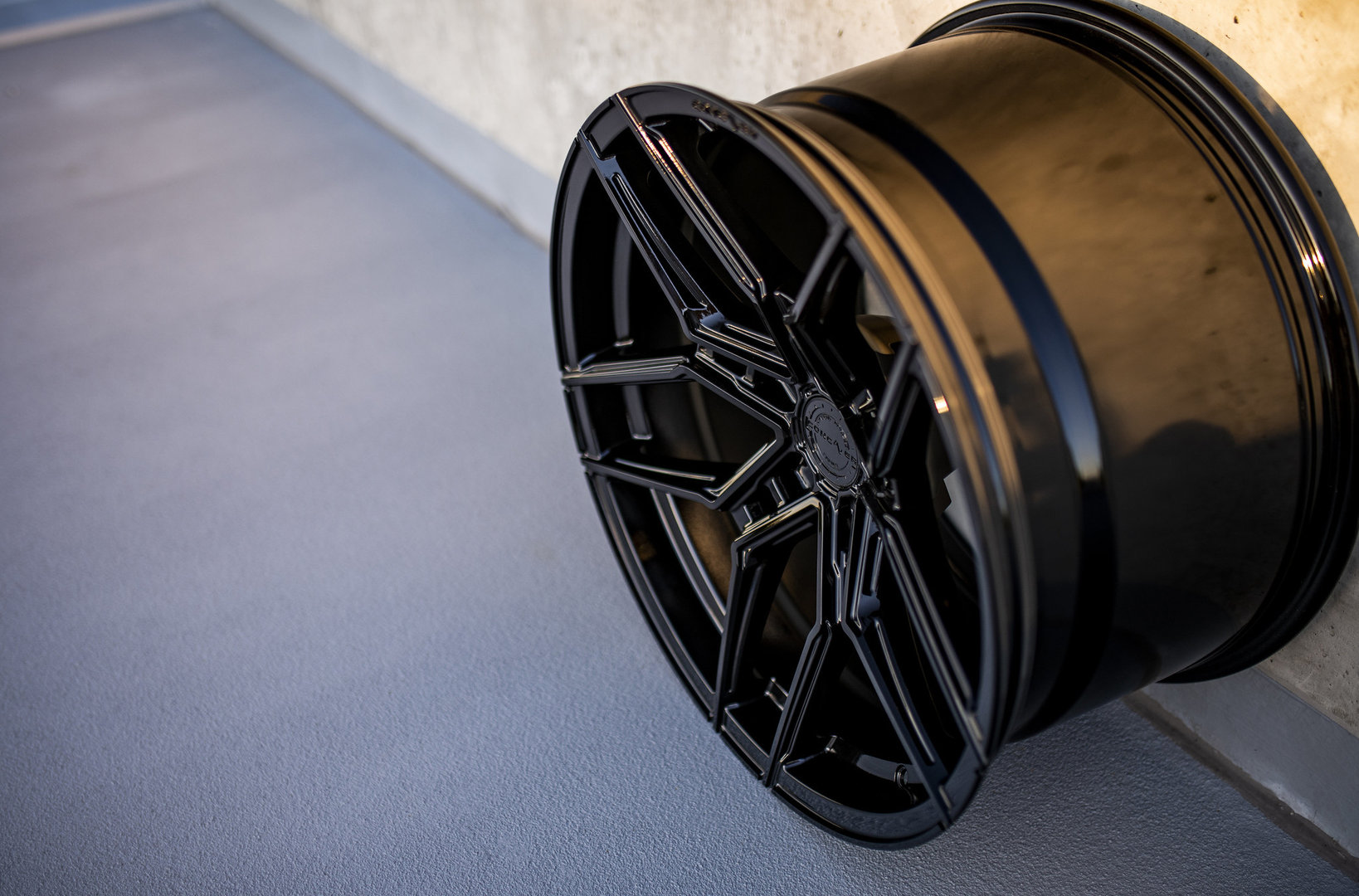 Concaver CVR5 20" 8.5J ET20-ET45 + 9.5J ET22-ET40 BLANK Platinum Black - obrazek 4