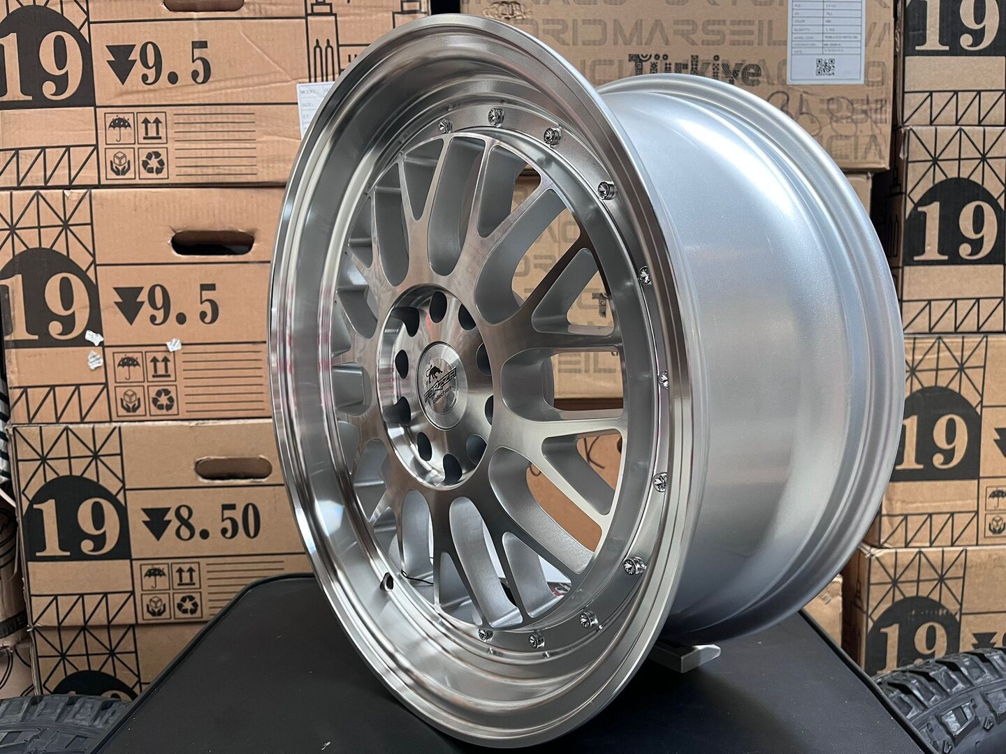 Forzza Spot 17" 7.5J ET40 5x112. 5x120 Silver Face Machined - obrazek 4