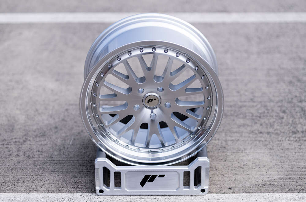 Japan Racing JR10 18" 10,5J ET12-ET25 BLANK Machined Silver