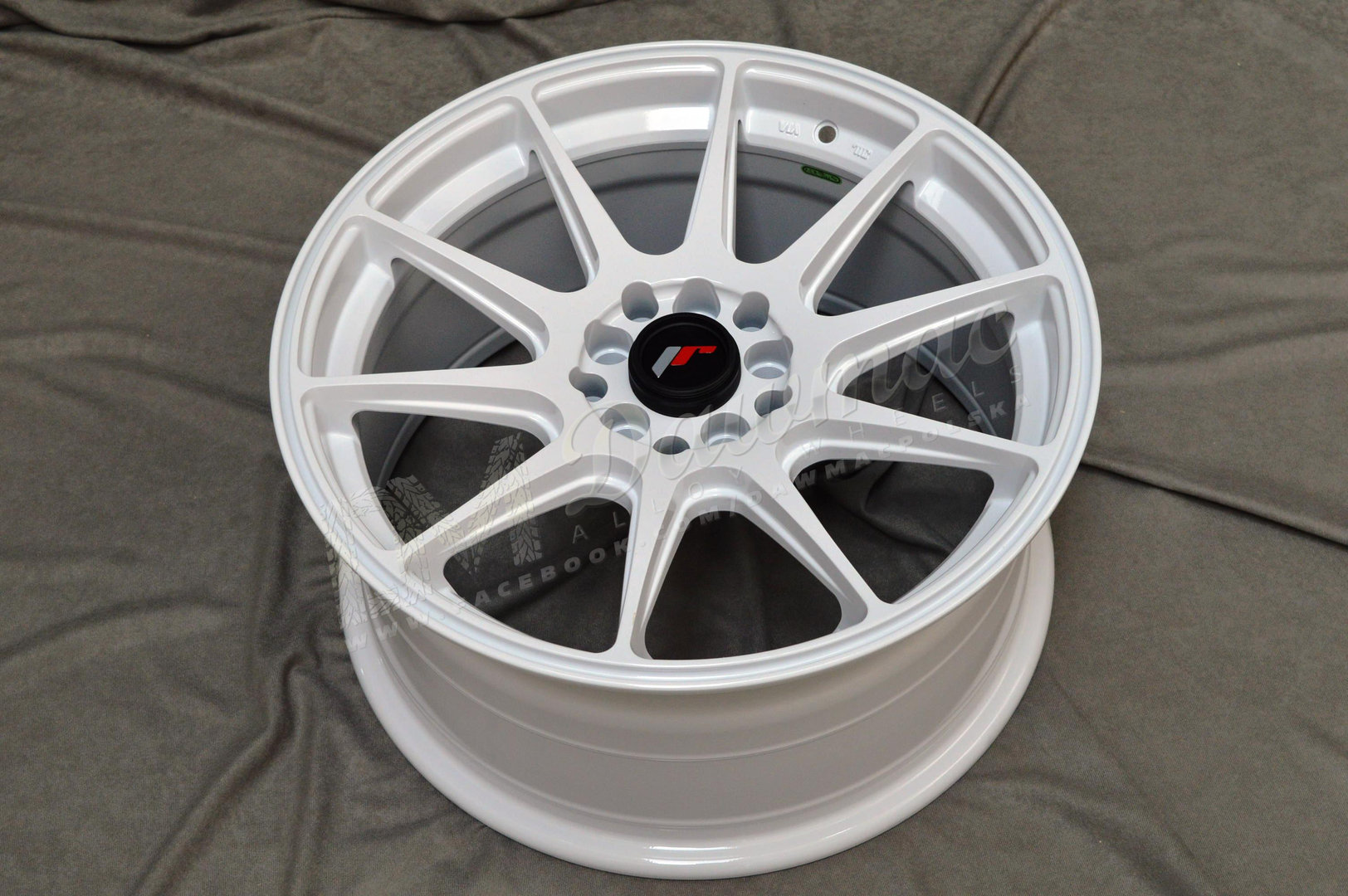 Japan Racing JR11 17" 7,25J ET35 4x100/4x114,3 White - obrazek 5