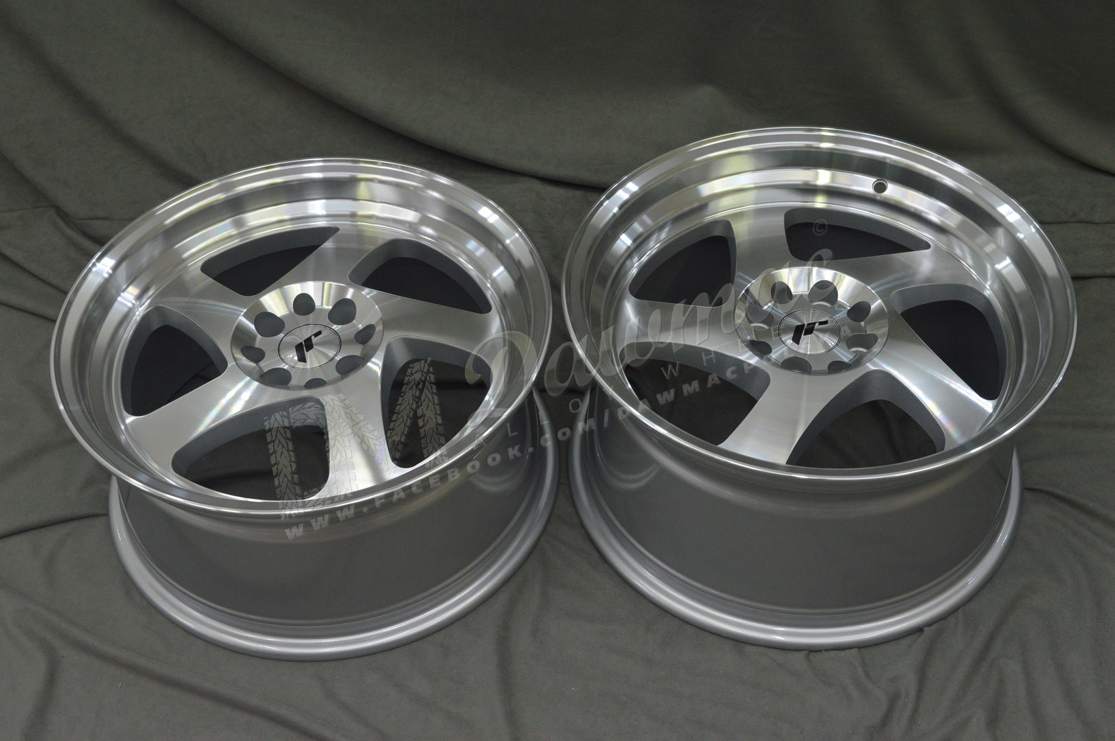 Japan Racing JR15 17" 8J ET35 5x100/5x114,3 Silver Machined - obrazek 6
