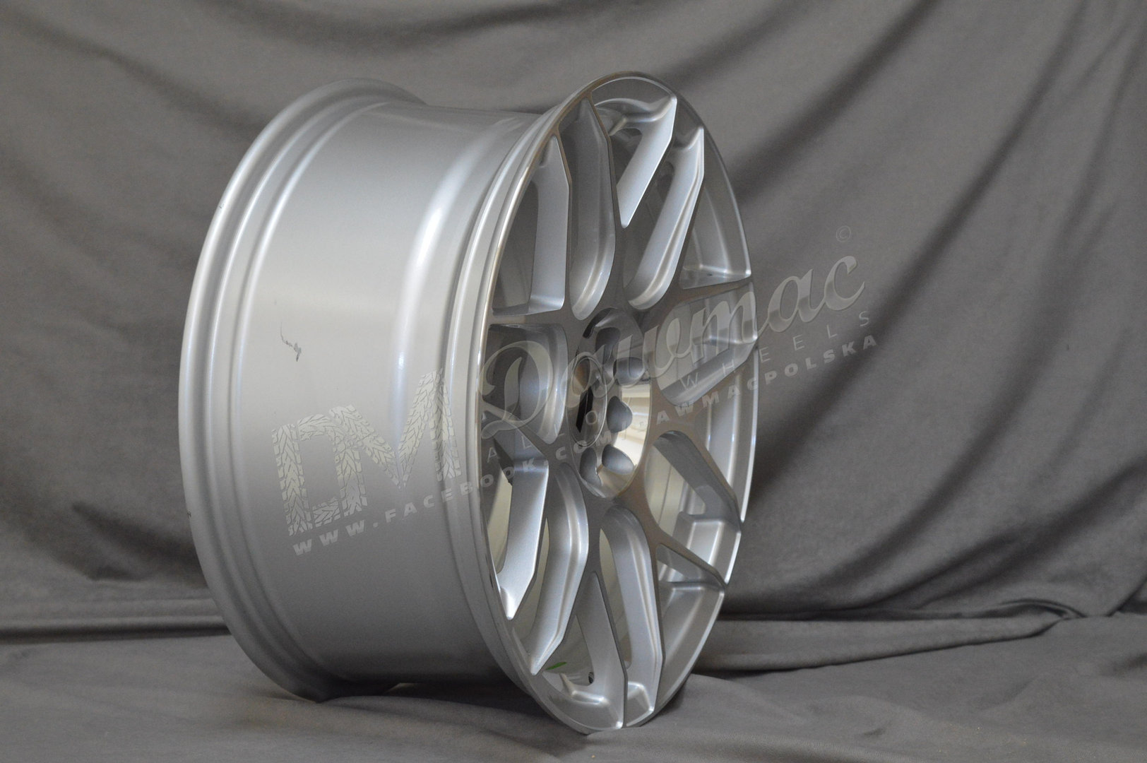 Japan Racing JR18 17" 8J ET35 5x100/5x114,3 Silver Machined - obrazek 4