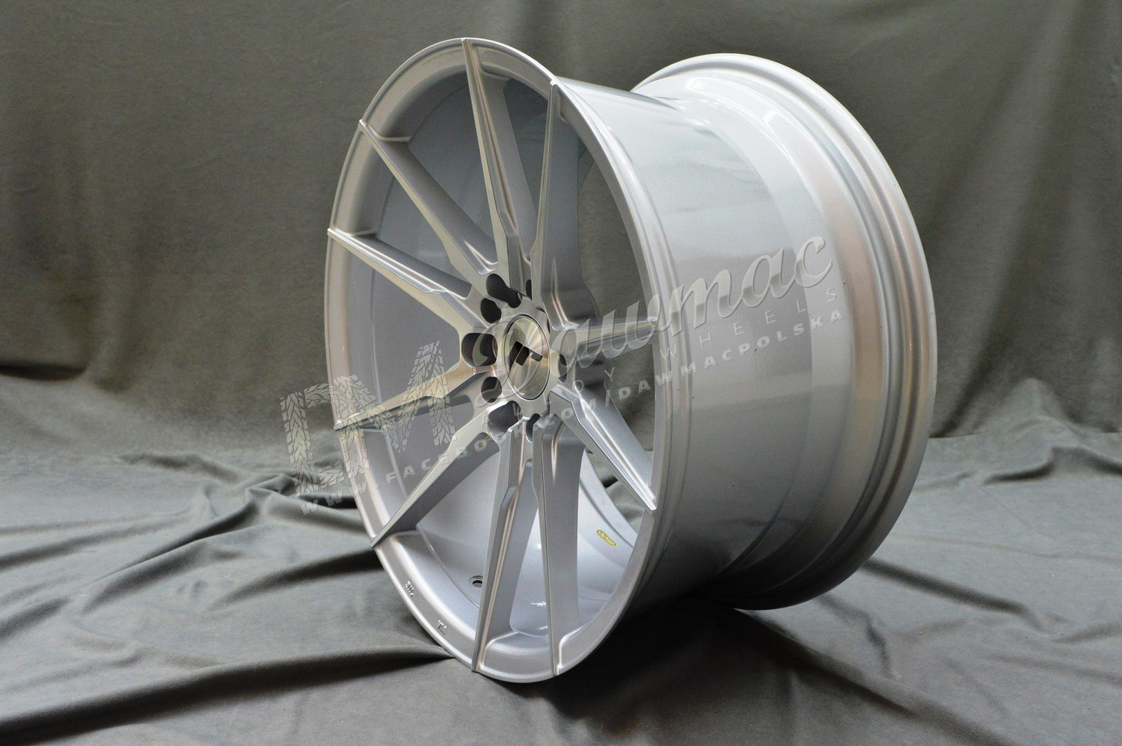 Japan Racing JR21 18" 9,5J ET20-ET40 BLANK Silver Machined Face - obrazek 3