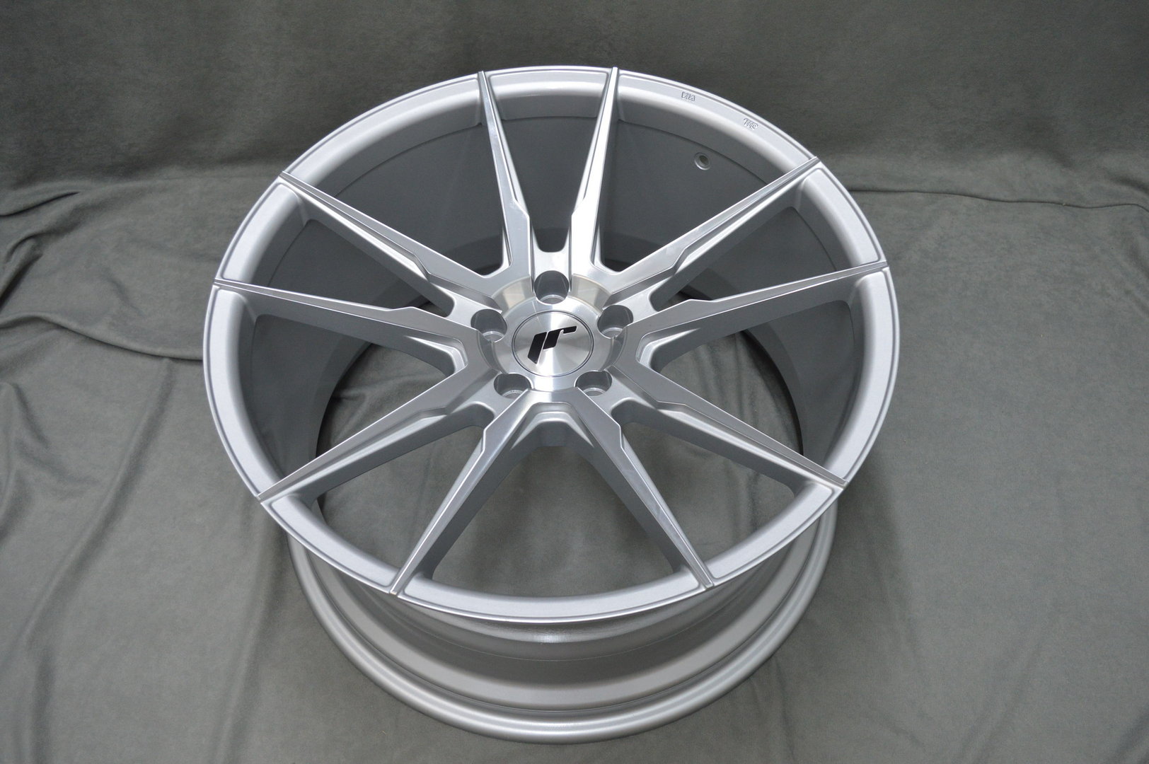 Japan Racing JR21 20" 10J ET20-ET40 BLANK Silver Machined Face - obrazek 5