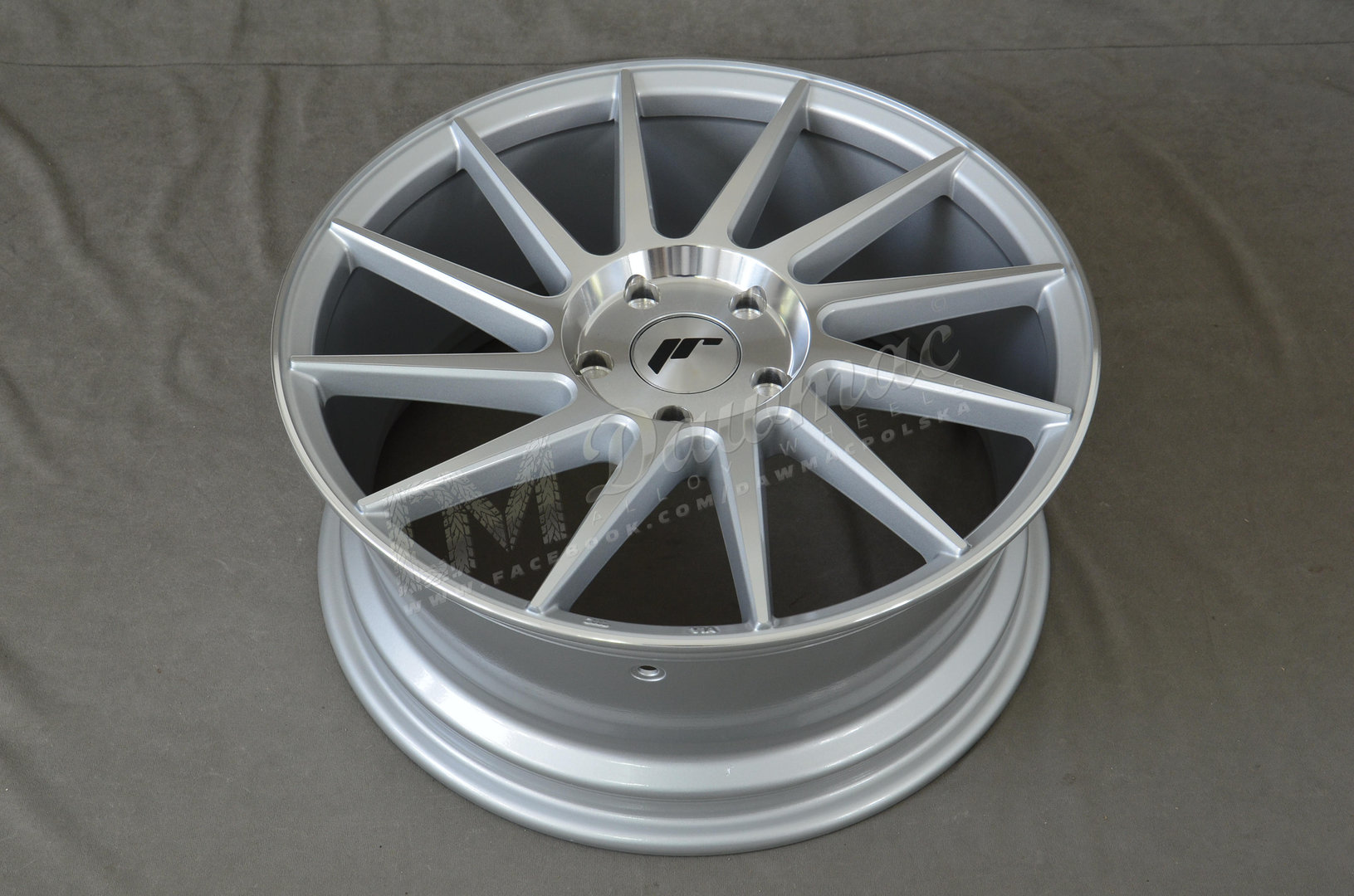 Japan Racing JR22 17" 7J ET35-ET40 BLANK Silver Machined Face - obrazek 5