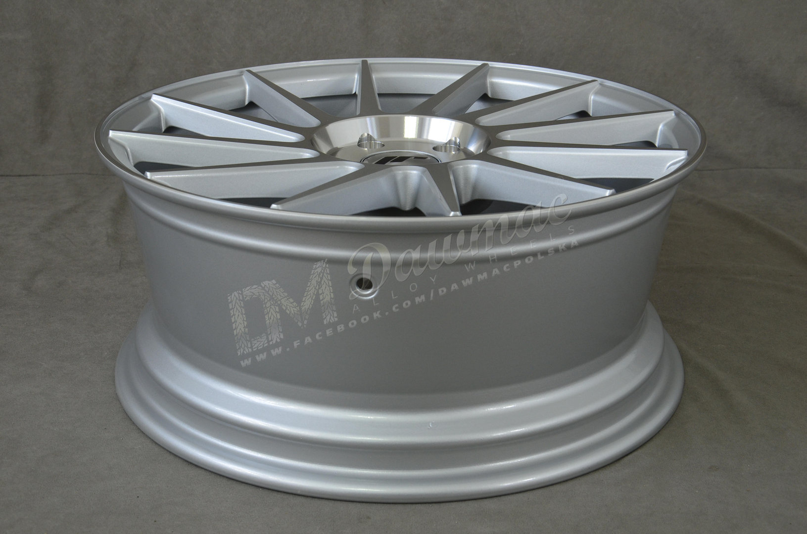 Japan Racing JR22 18" 7,5J ET35-ET42 + 8,5J ET20-ET40 BLANK Silver Machined Face - obrazek 7