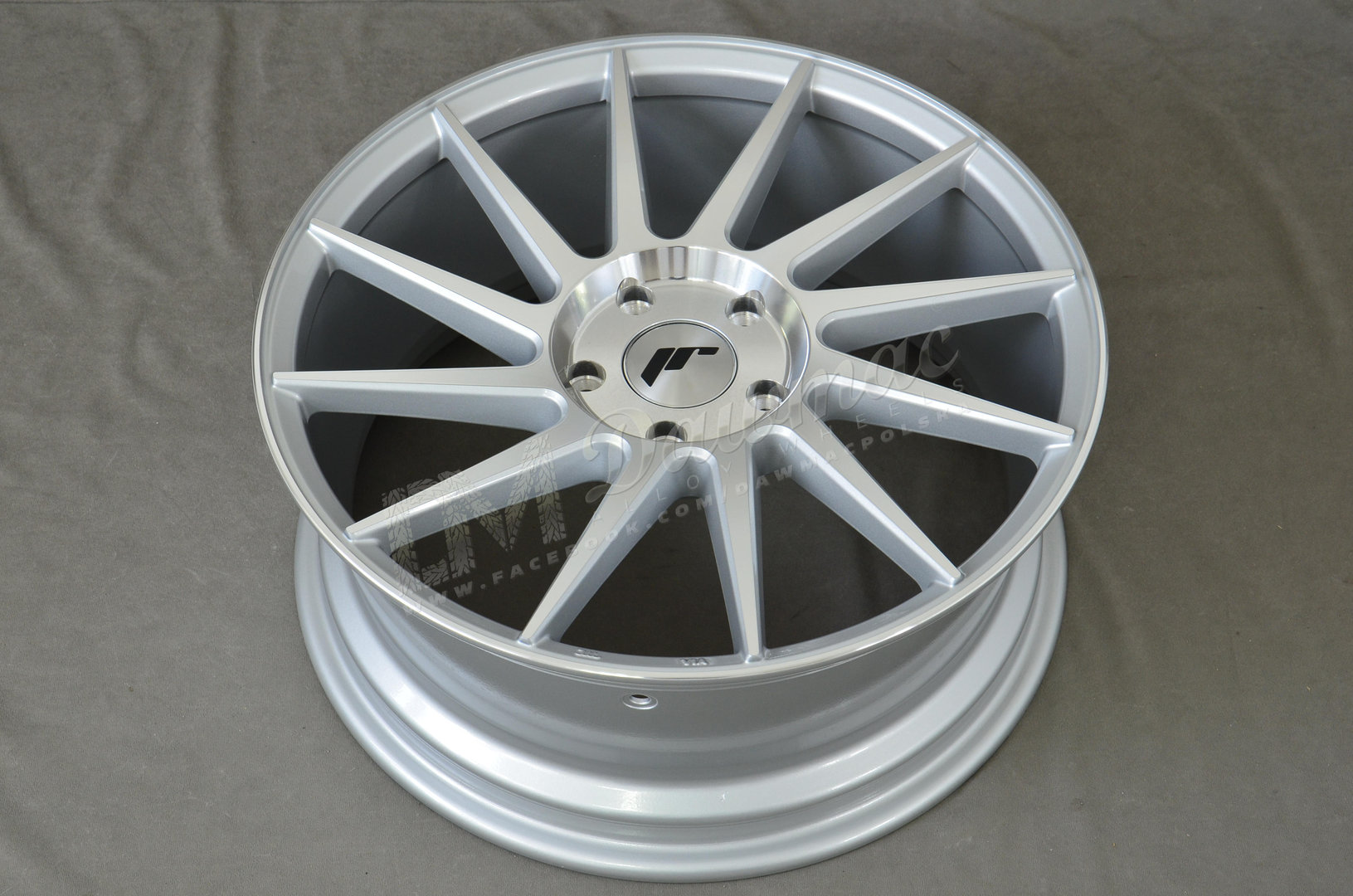 Japan Racing JR22 20" 8,5J ET20-ET40 + 10J ET20-ET40 BLANK Silver Machined Face - obrazek 6