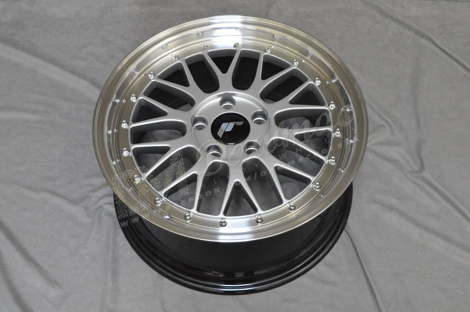 Japan Racing JR23 17" 8J ET40 5x112 Hyper Silver w/ Machined Lip - obrazek 5