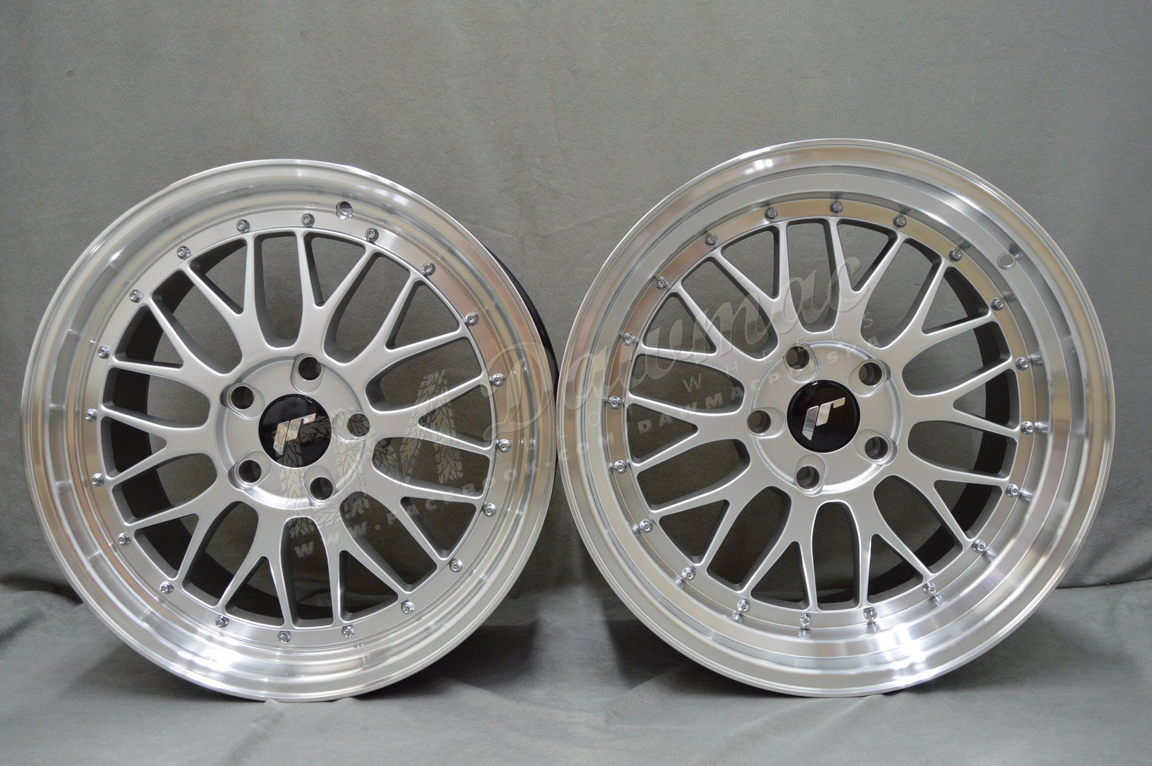 Japan Racing JR23 18" 8,5J ET25-ET48 + 9,5J ET25-ET48 BLANK Hyper Silver w/ Machined Lip - obrazek 2