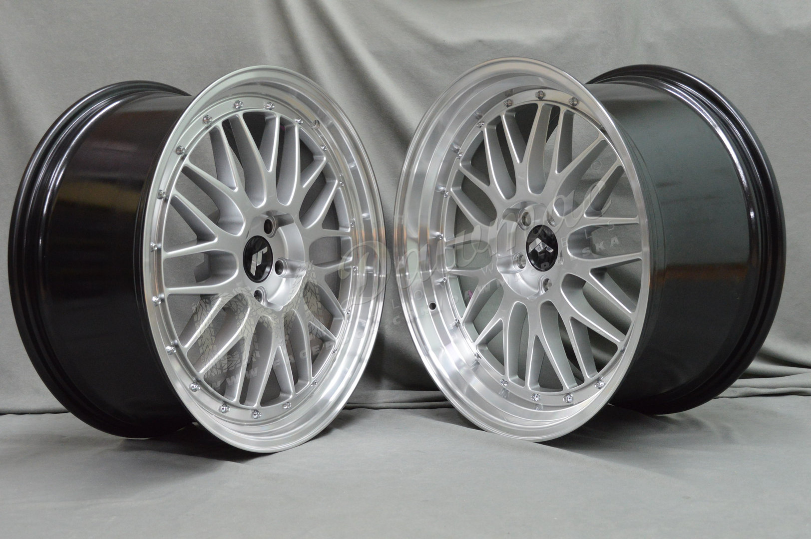 Japan Racing JR23 20" 8,5J ET20-ET45 BLANK Hyper Silver w/ Machined Lip - obrazek 3