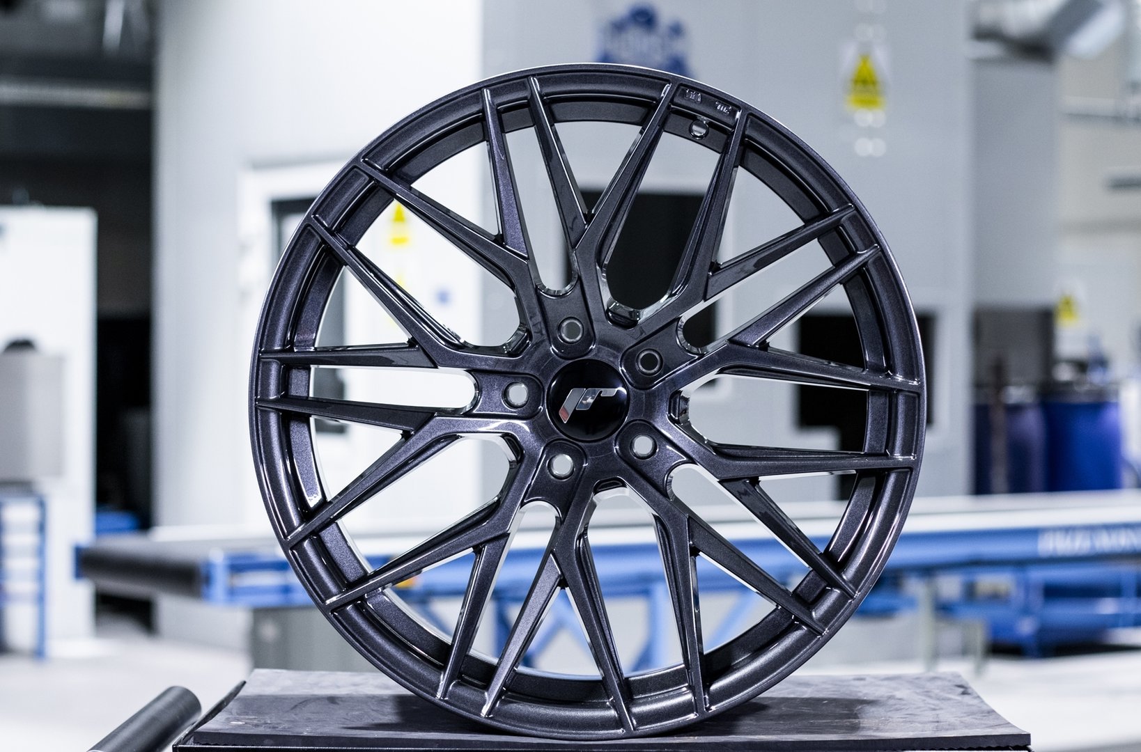 Japan Racing JR28 18" 8,5J ET20-40 + 9,5J ET20-40 5x100-5x120 BLANK Custom Finish - obrazek 3