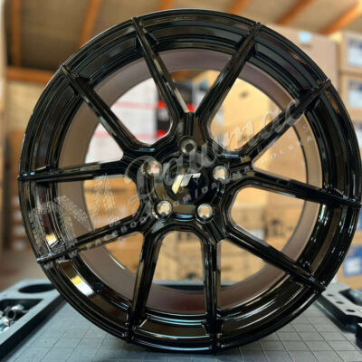 Japan Racing JR30 18" 8,5J ET45 5x112 Gloss Black