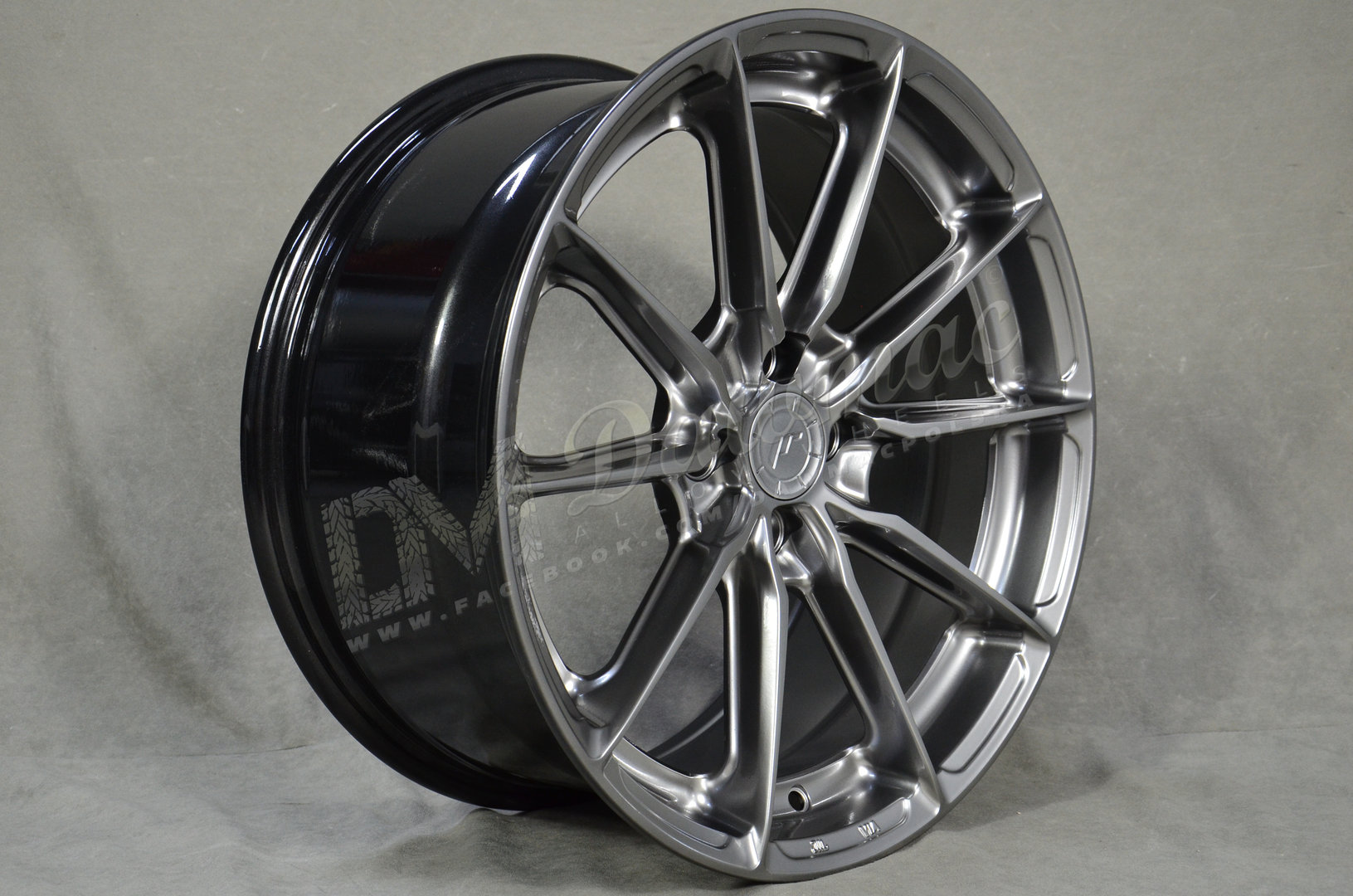 Japan Racing JR37 17" 8J ET40 5x112 Hyper Black - obrazek 3