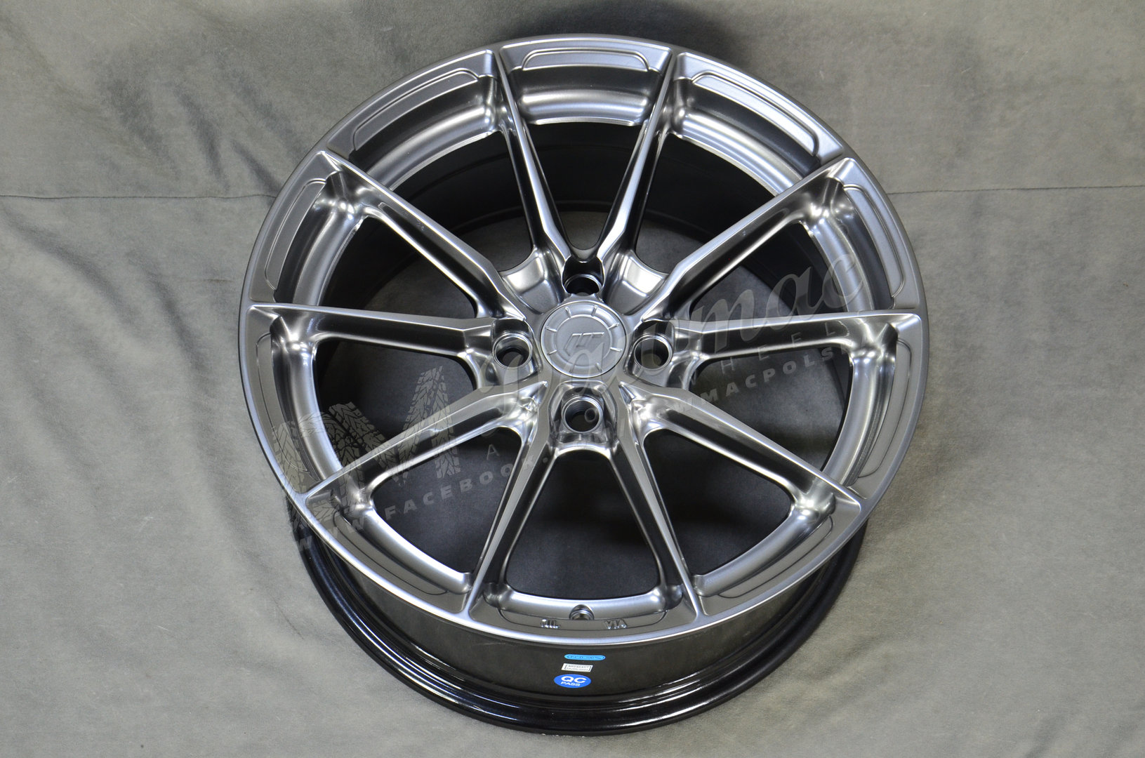 Japan Racing JR37 17" 8J ET40 5x112 Hyper Black - obrazek 5