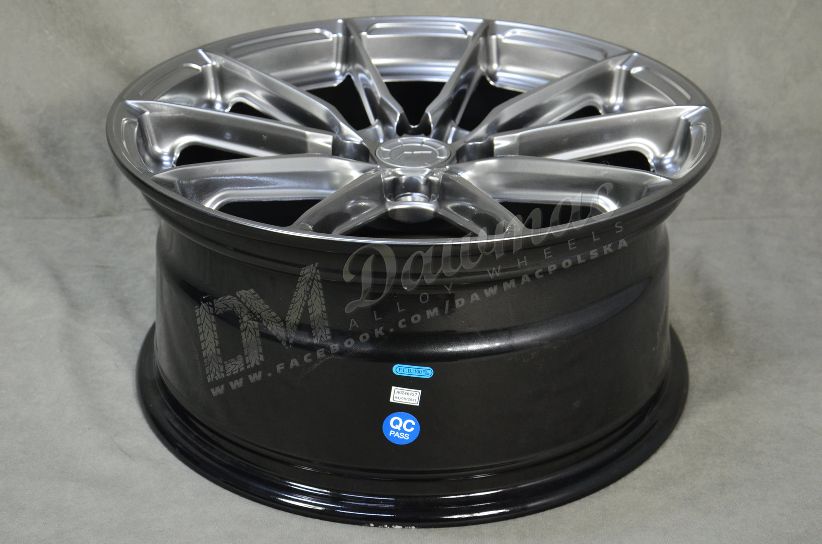 Japan Racing JR37 17" 8J ET40 5x112 Hyper Black - obrazek 6