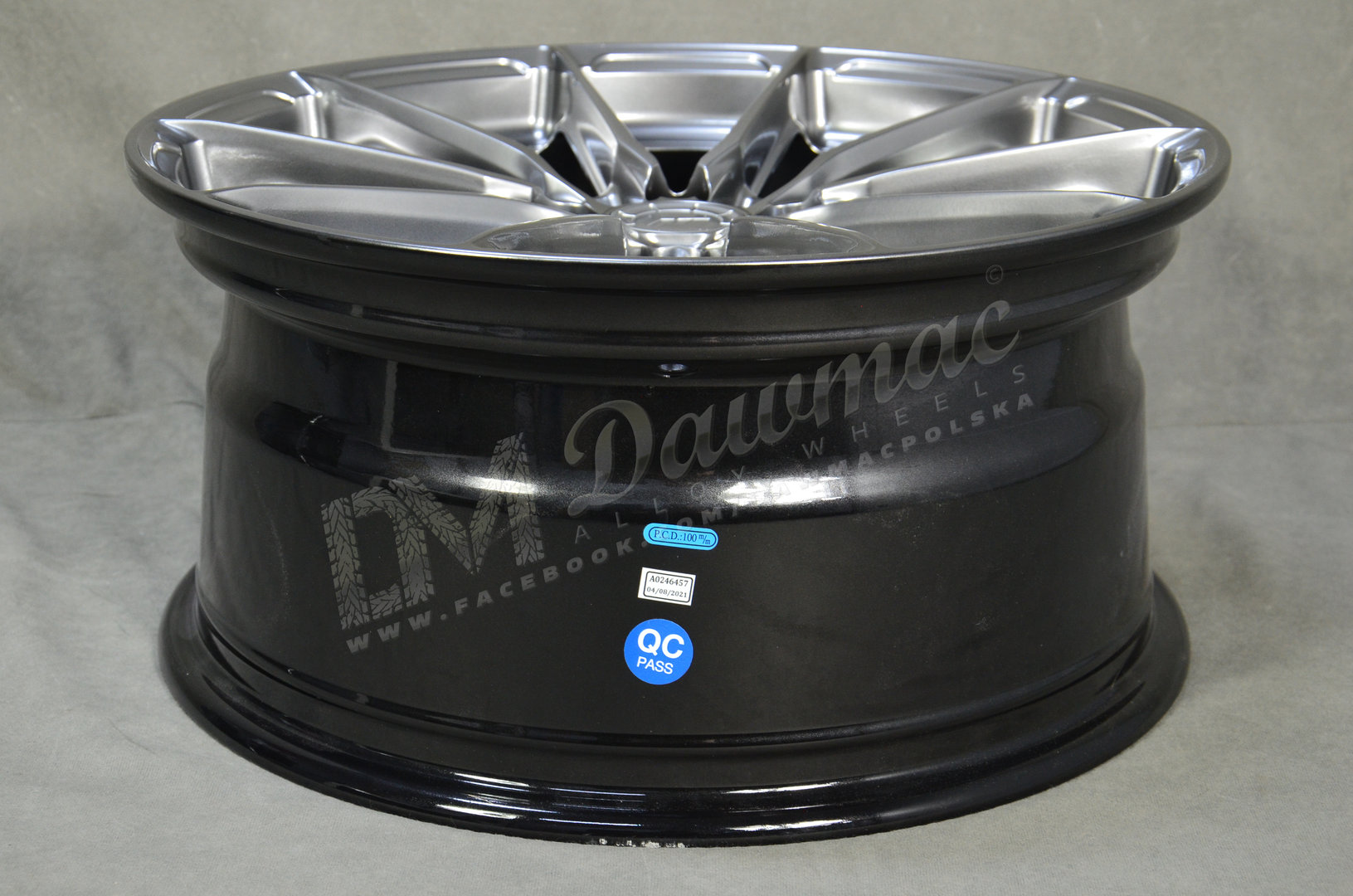 Japan Racing JR37 17" 8J ET40 5x112 Hyper Black - obrazek 7