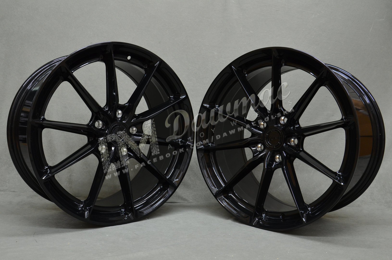Japan Racing JR37 19" 8,5J ET20-ET45 + 9,5J ET20-ET45 BLANK Glossy Black - obrazek 3
