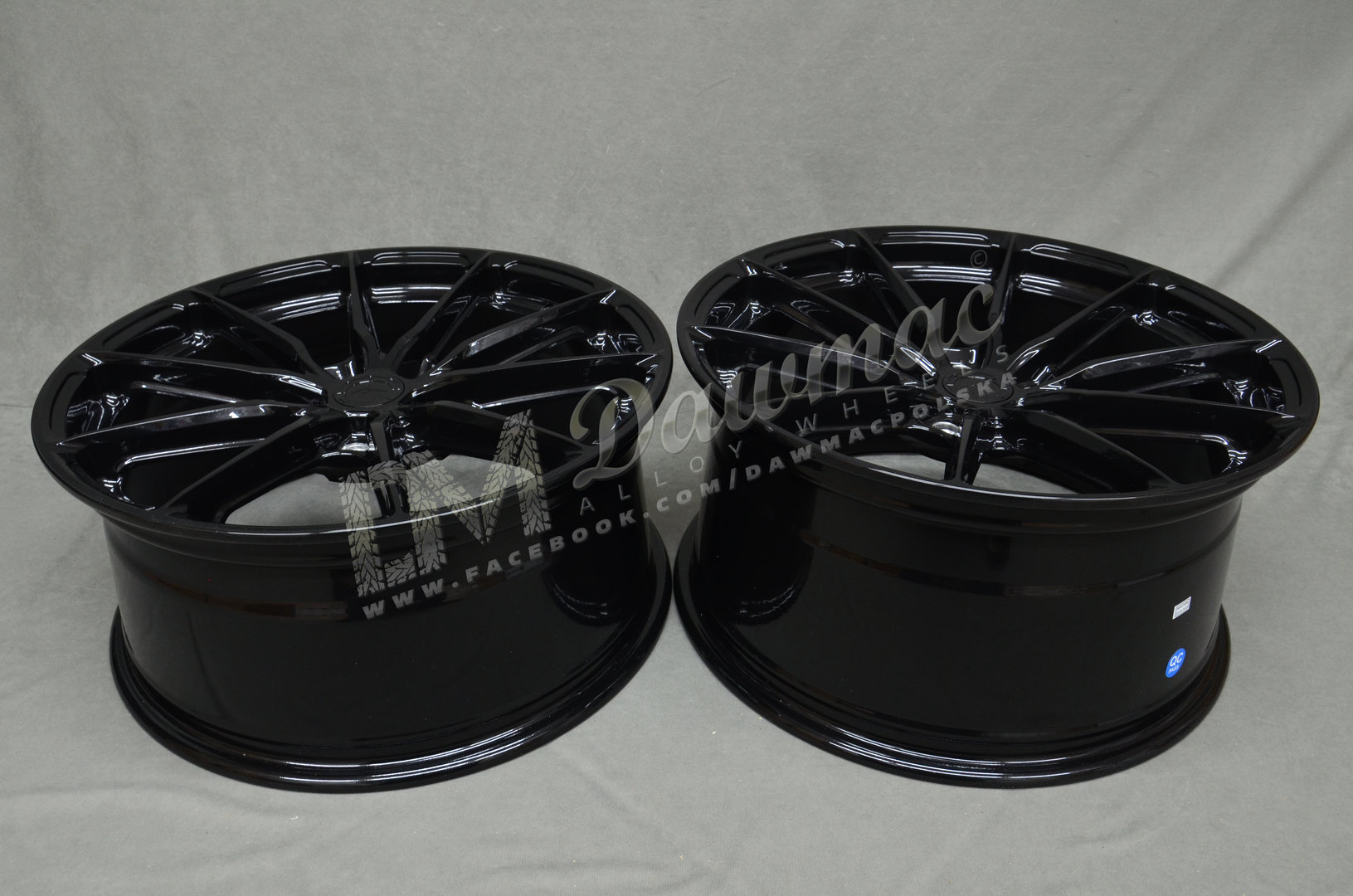 Japan Racing JR37 19" 8,5J ET20-ET45 + 9,5J ET20-ET45 BLANK Glossy Black - obrazek 7