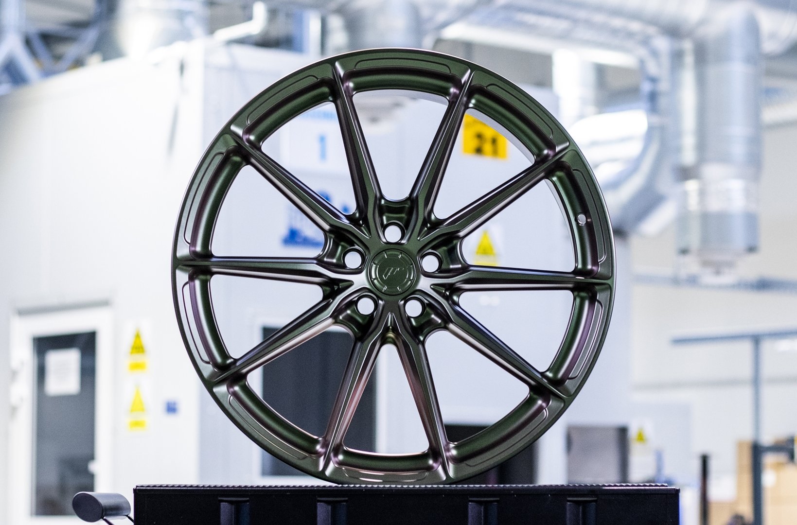 Japan Racing JR37 20" 8,5J ET20-ET45 + 10J ET20-ET45 BLANK Custom Finish - obrazek 5