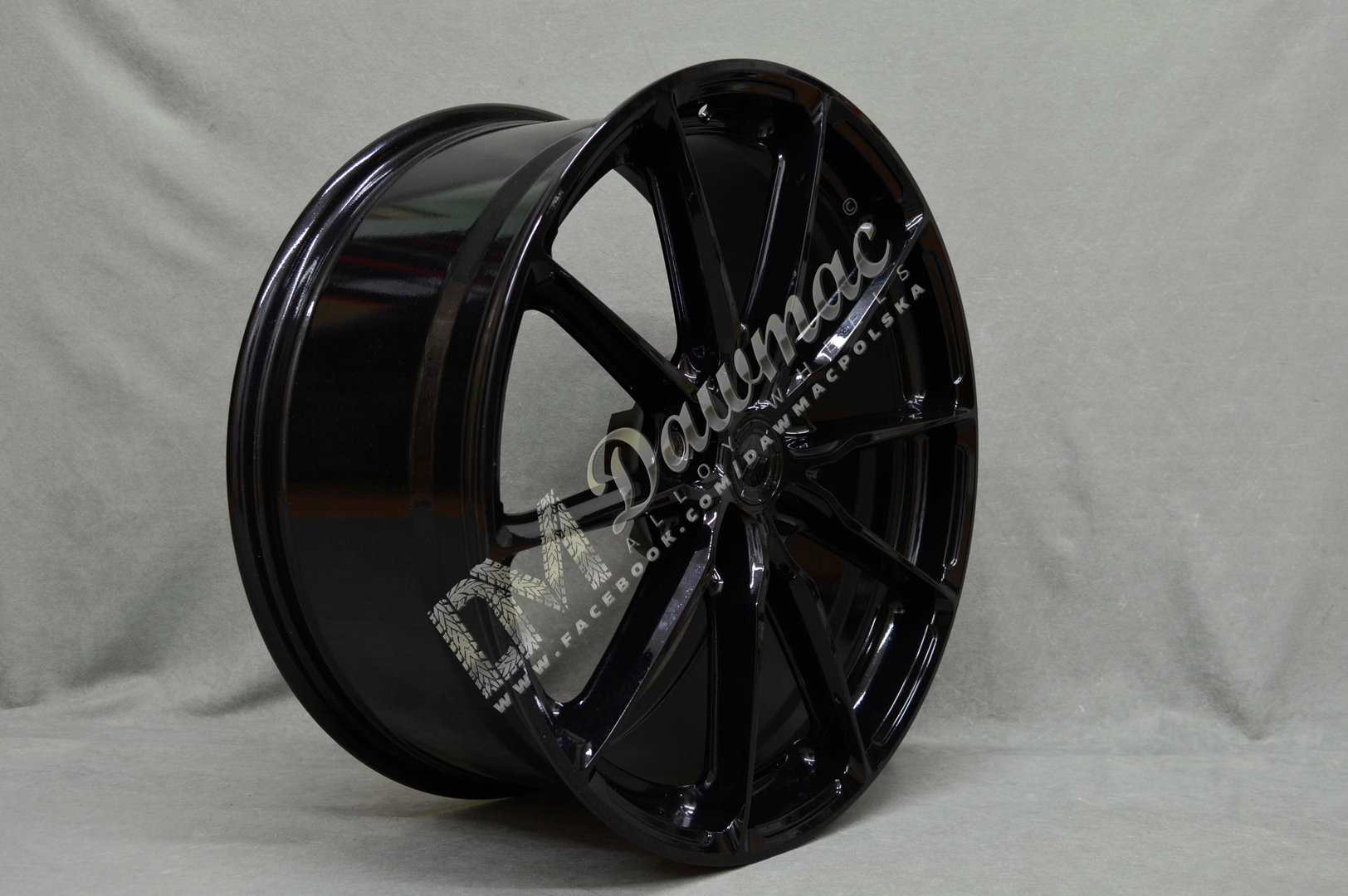 Japan Racing JR37 20" 8,5J ET20-ET45 + 10J ET20-ET45 BLANK Glossy Black - obrazek 4