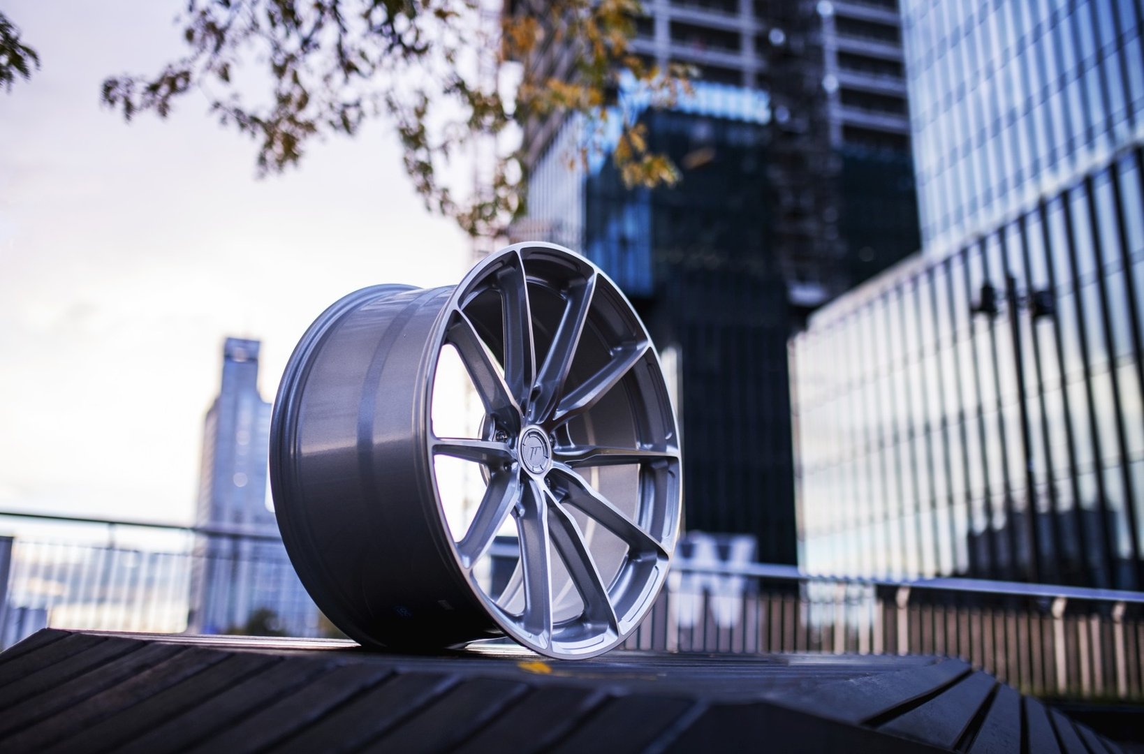 Japan Racing JR37 21" 9J ET10-ET52 + 10,5J ET10-ET46 BLANK Silver Machined - obrazek 4