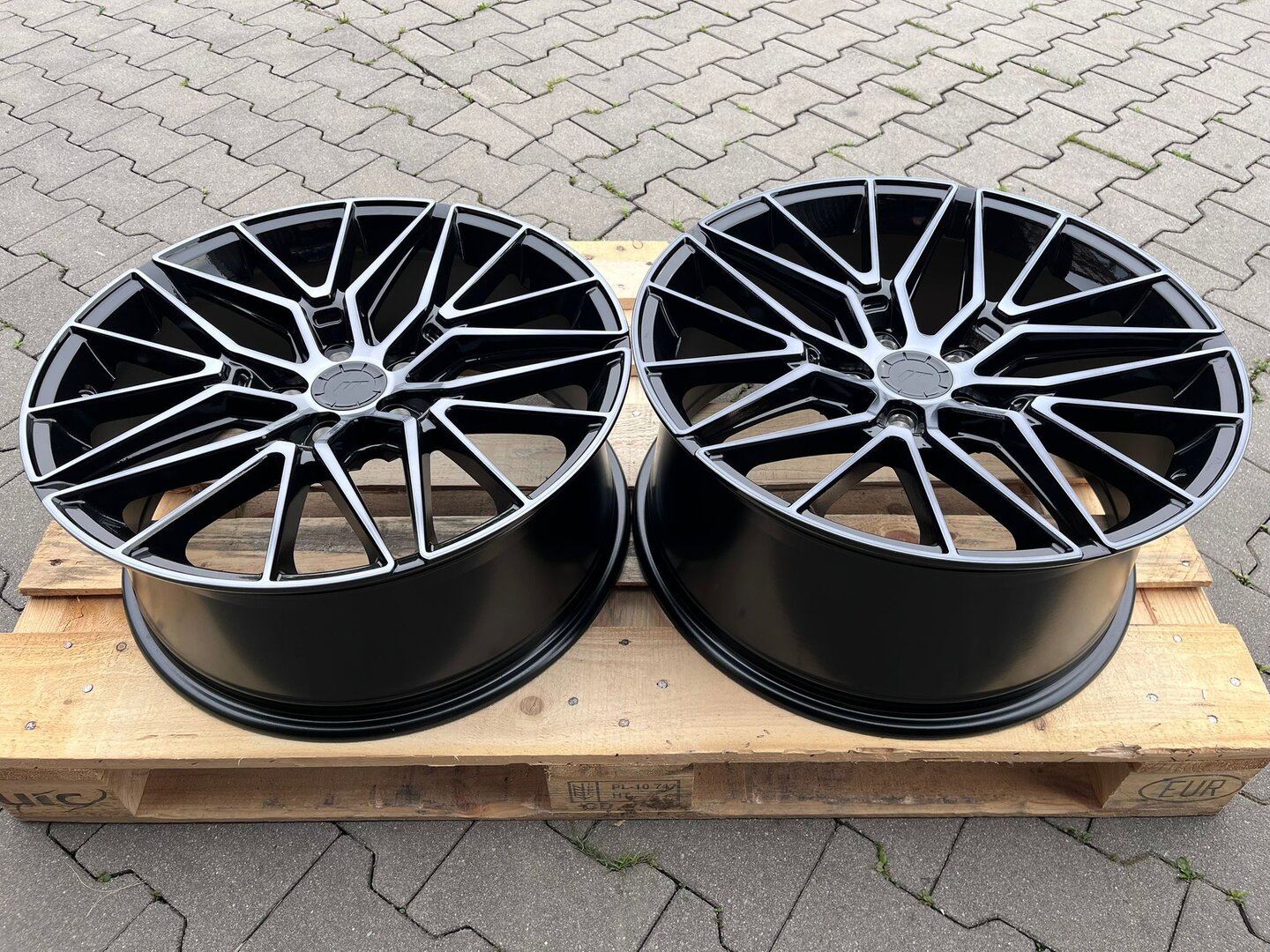 Japan Racing JR38 19" 8J ET35 + 9J ET40 5x112 Black Brushed w/Tinted Face - obrazek 9
