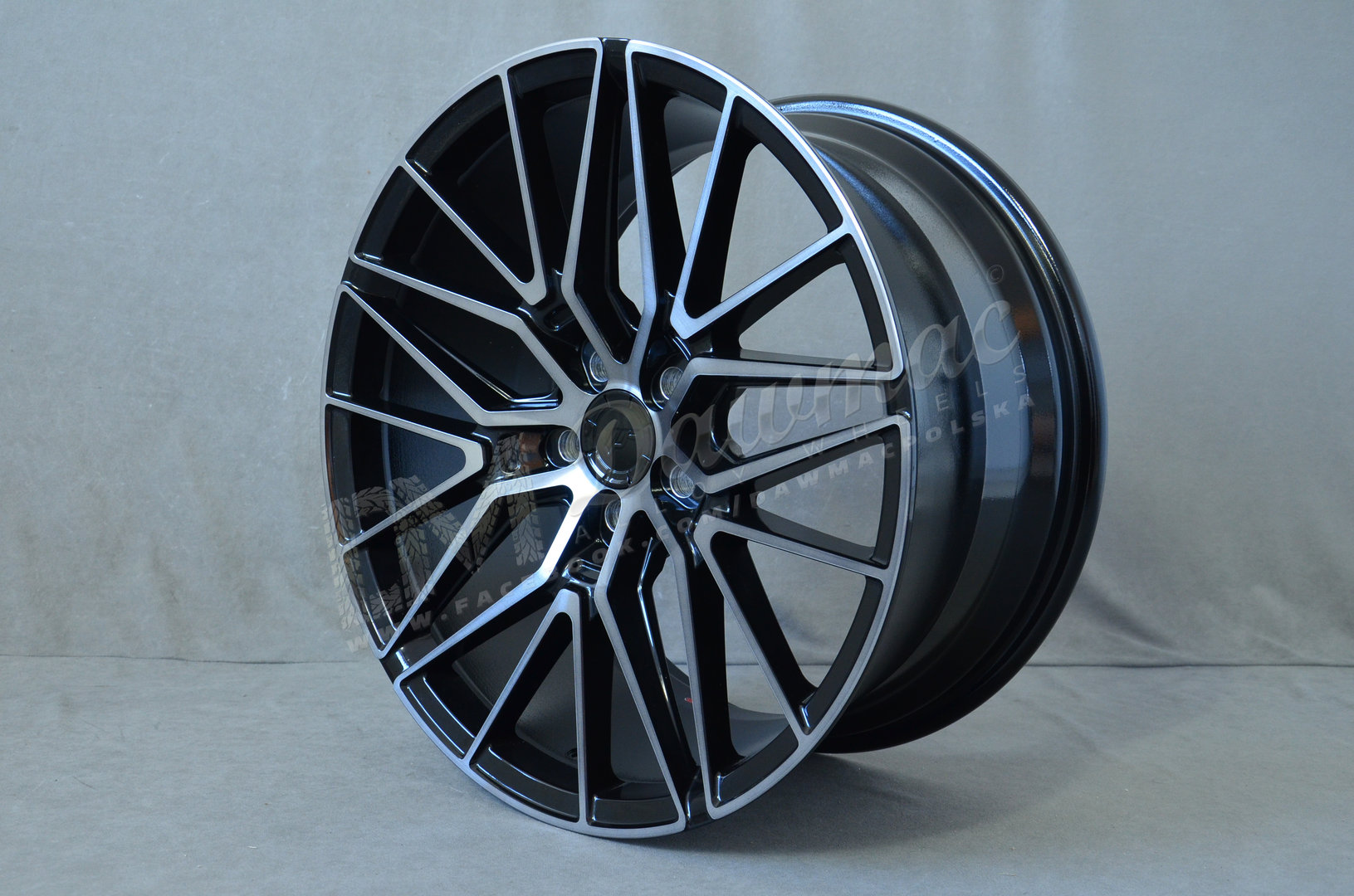 Japan Racing JR38 22" 10,5J ET10-ET46 BLANK Black Brushed w/ Tinted Face - obrazek 4