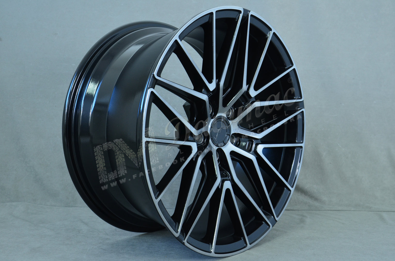 Japan Racing JR38 22" 10J ET20-ET57 BLANK Black Brushed w/ Tinted Face - obrazek 3