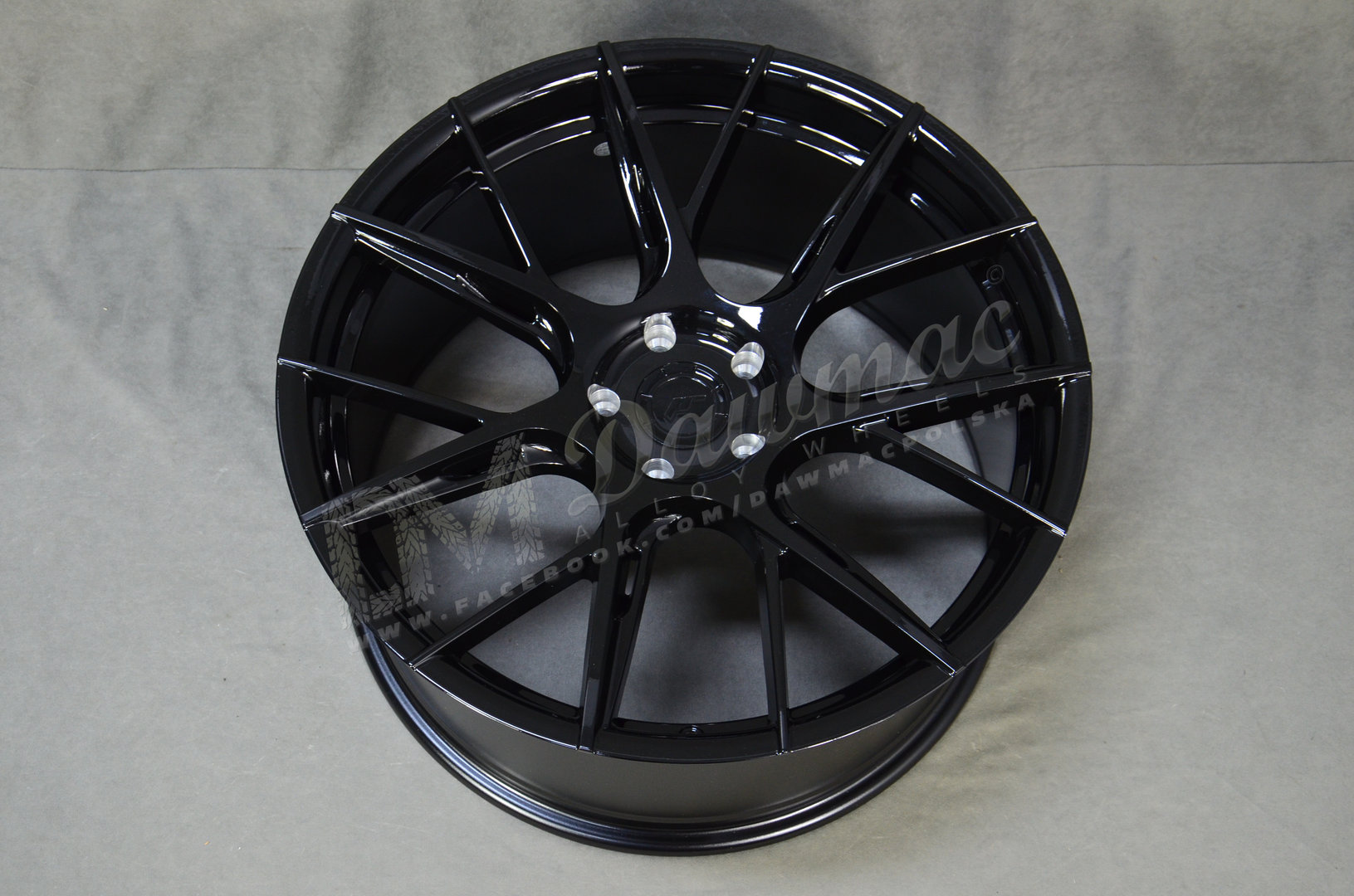 Japan Racing JR42 19" 9,5J ET42 5x112 Gloss Black - obrazek 4
