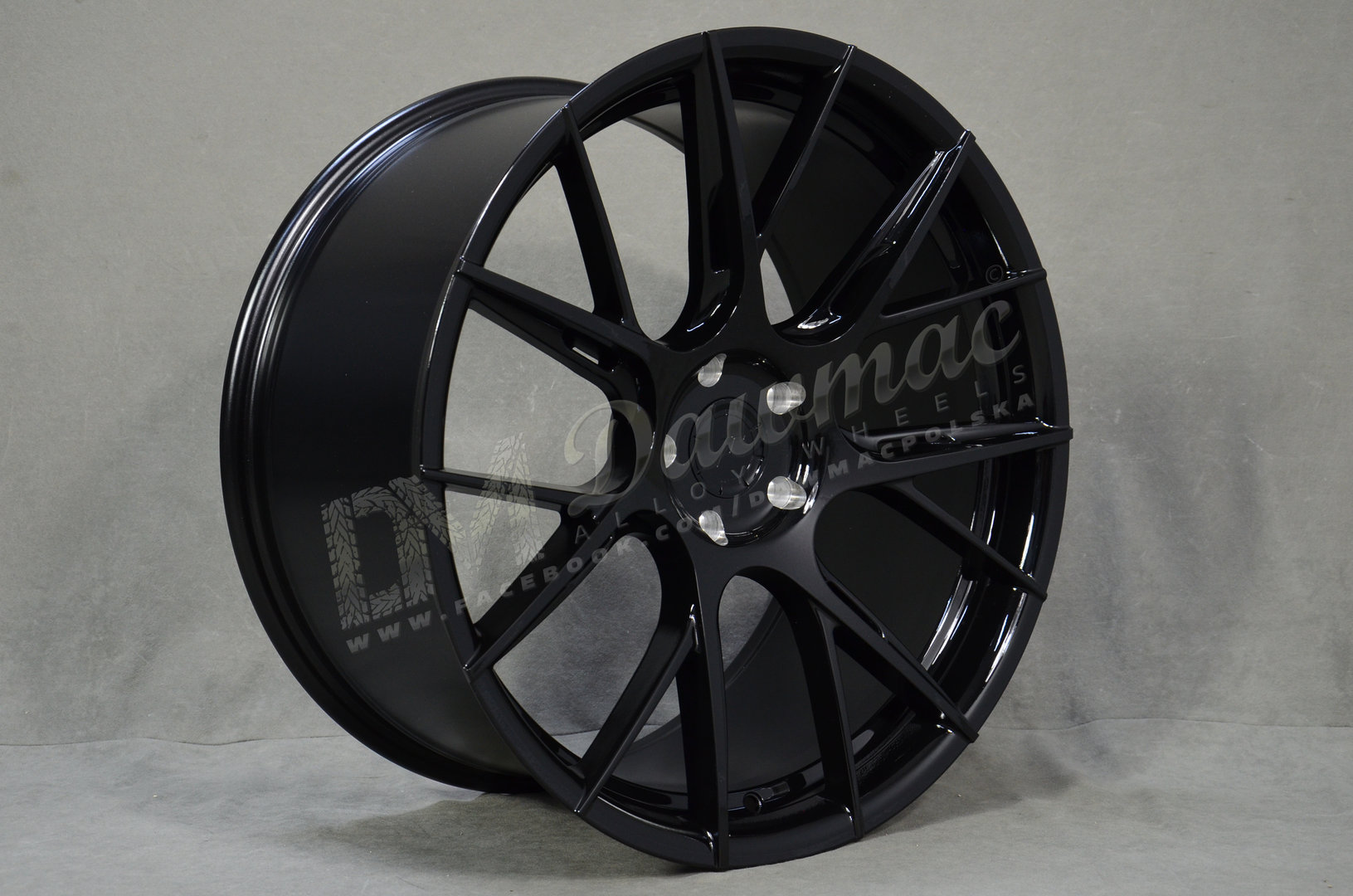 Japan Racing JR42 22" 11J ET20-ET46 BLANK Gloss Black - obrazek 3