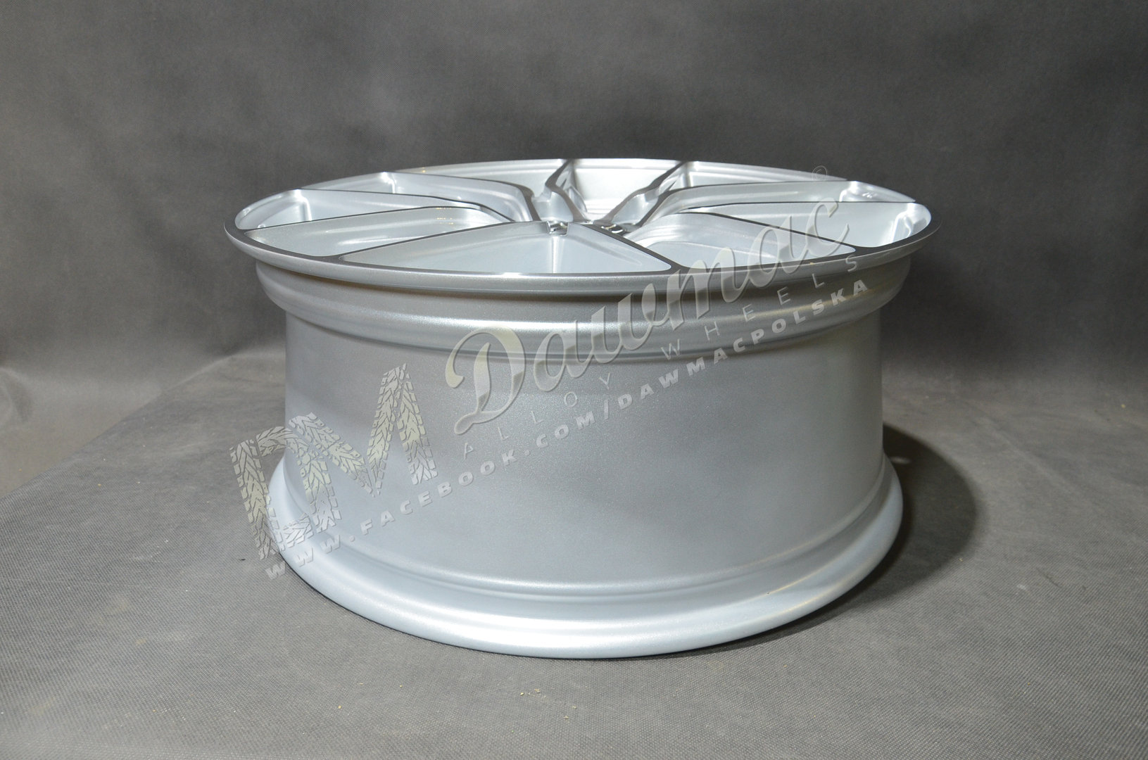 Japan Racing JR44 20" 8J ET20-ET40 BLANK Silver w/ Machined Face - obrazek 6