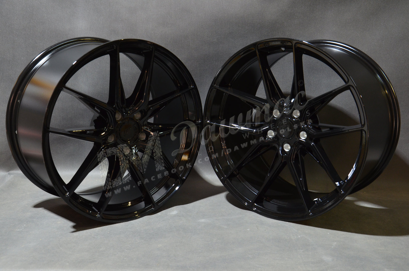 Japan Racing JR44 19" 8,5J ET20-ET45 + 9,5J ET20-ET40 BLANK Glossy Black - obrazek 3