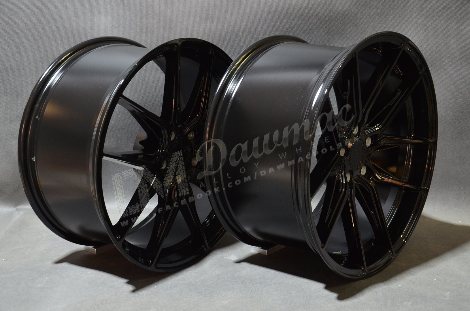 Japan Racing JR44 20" 8,5J ET20-ET45 + 9,5J ET20-ET57 BLANK Glossy Black - obrazek 4