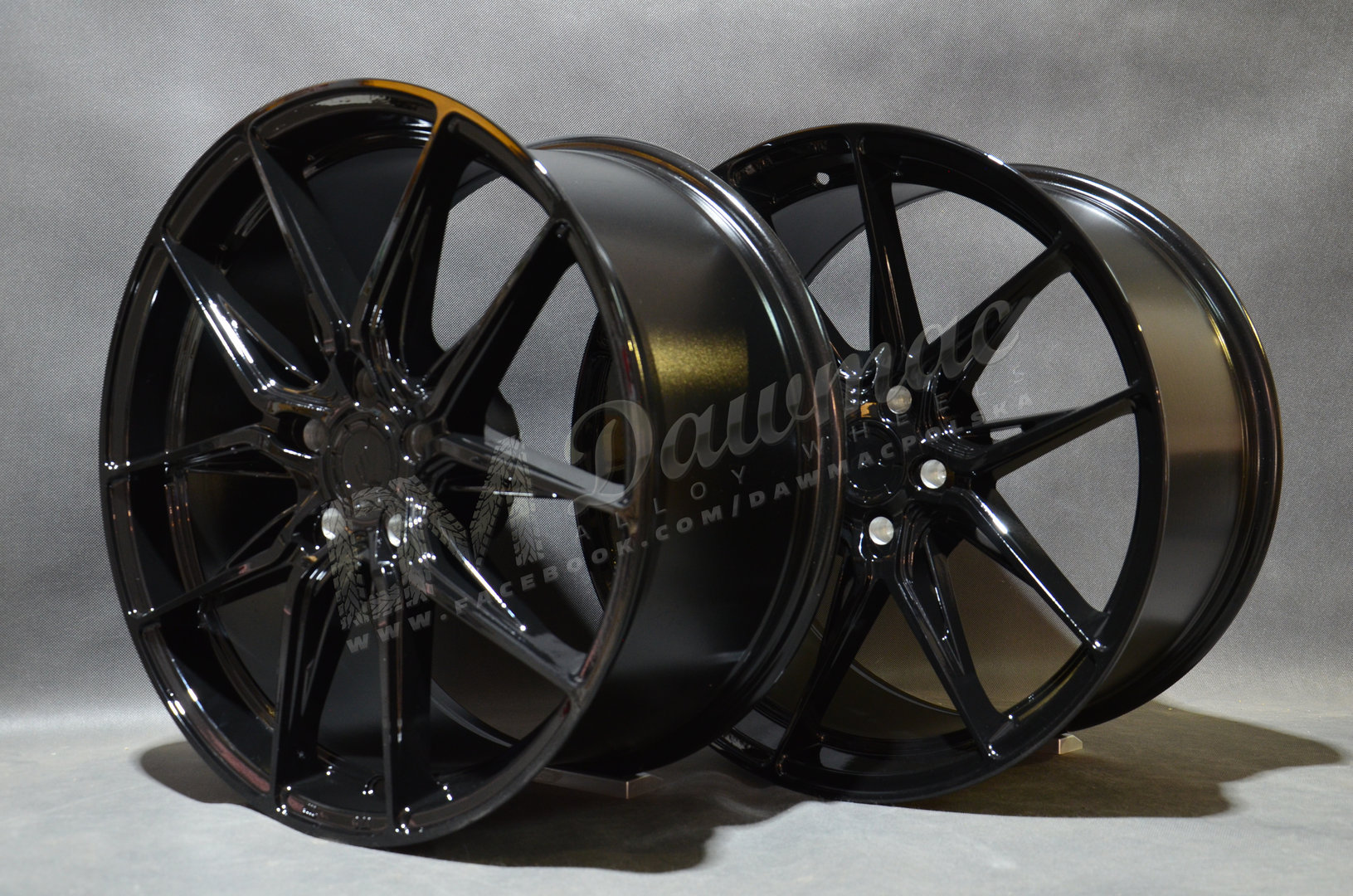 Japan Racing JR44 20" 9J ET20-ET51 + 10J ET15-ET35 BLANK Glossy Black - obrazek 5