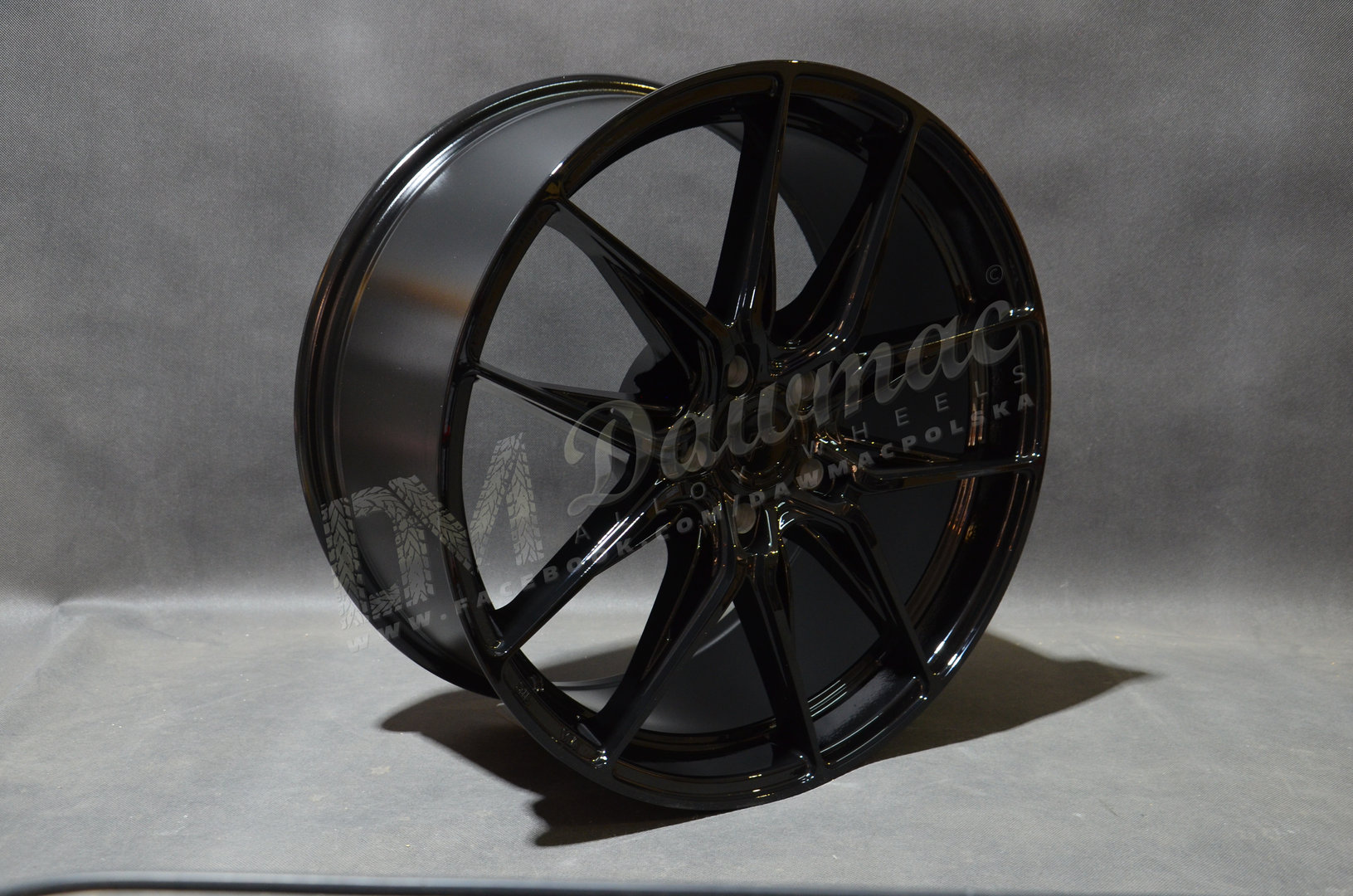 Japan Racing JR44 22" 10,5J ET10-ET40 BLANK Glossy Black - obrazek 3